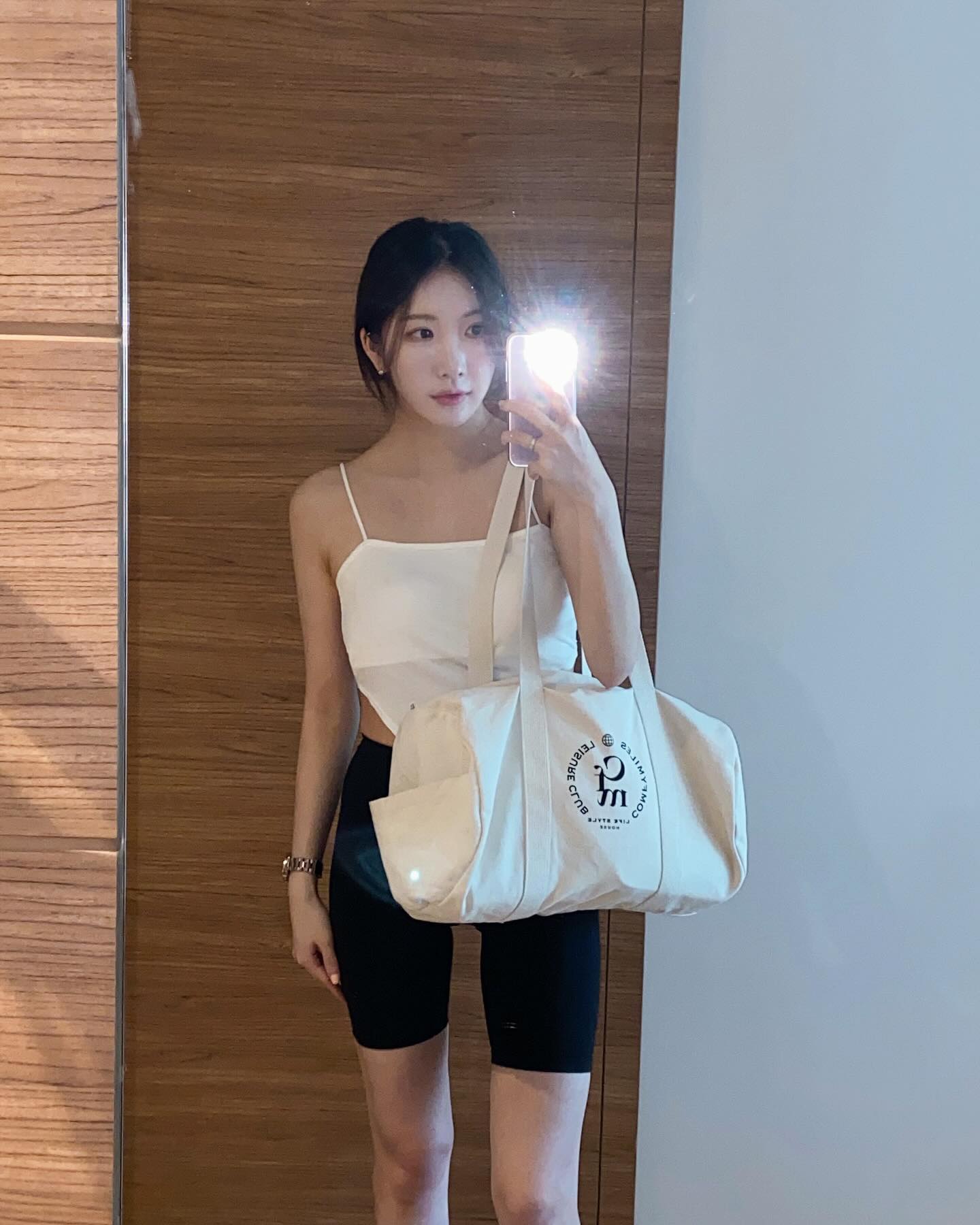 운동 가기 전 #에슬레저룩 #athleisurelook 🤍

Bag comfymiles