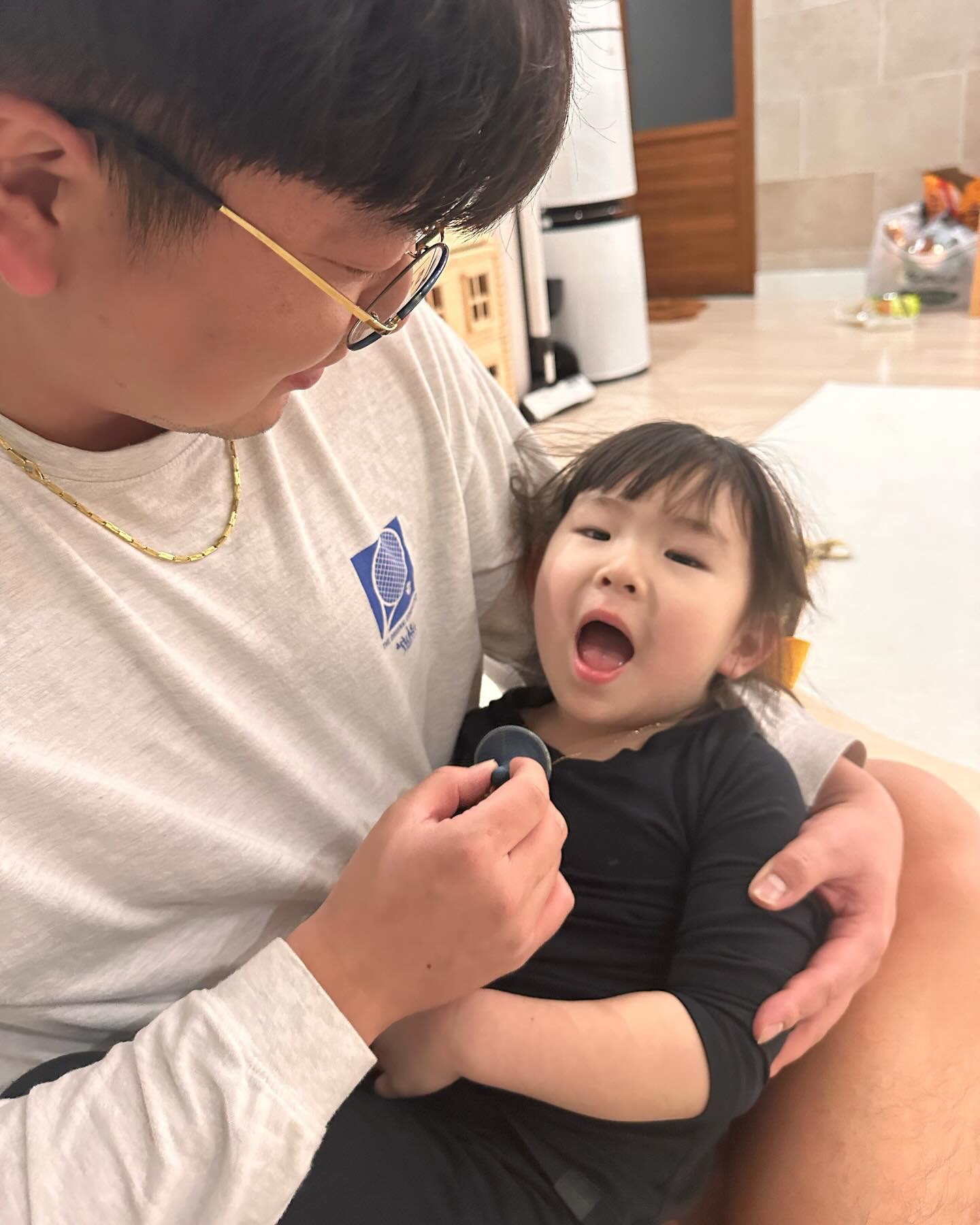 짱구 이빠와 딸의 새로운 #그라팟놀이 
하다하다 쪽쪽이로 변신한 #그라팟