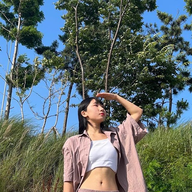 KEEPNEW : 킵뉴 on Instagram: "#광고 #아이러니포르노 #윈드브레이커셋업 . 여름에 가볍고 힙한 느낌 제대로인 윈드브레이커셋업😎 셔츠와 와이드팬츠 조합이라 꾸안꾸 스타일링할때 아주 딱이