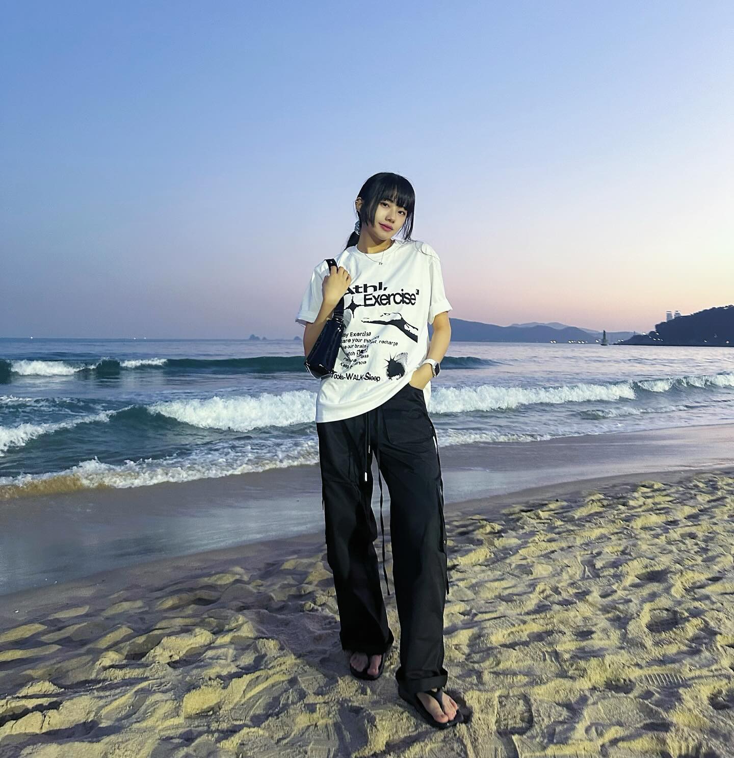 #협찬 힐링엔 바다지🌊
대세 엑서사이즈 반팔로 꾸안꾸 코디 완🖤
-
-
-
-
#엑서사이즈 #반팔티 #박스티코디 #반팔코디 #꾸안꾸 #패션코디 #여행코디 #해운대 #해운대해수욕장 #부산여행 #좋반 #광고문의 #koreanfashion #koreanstyle #busan #koreatravel