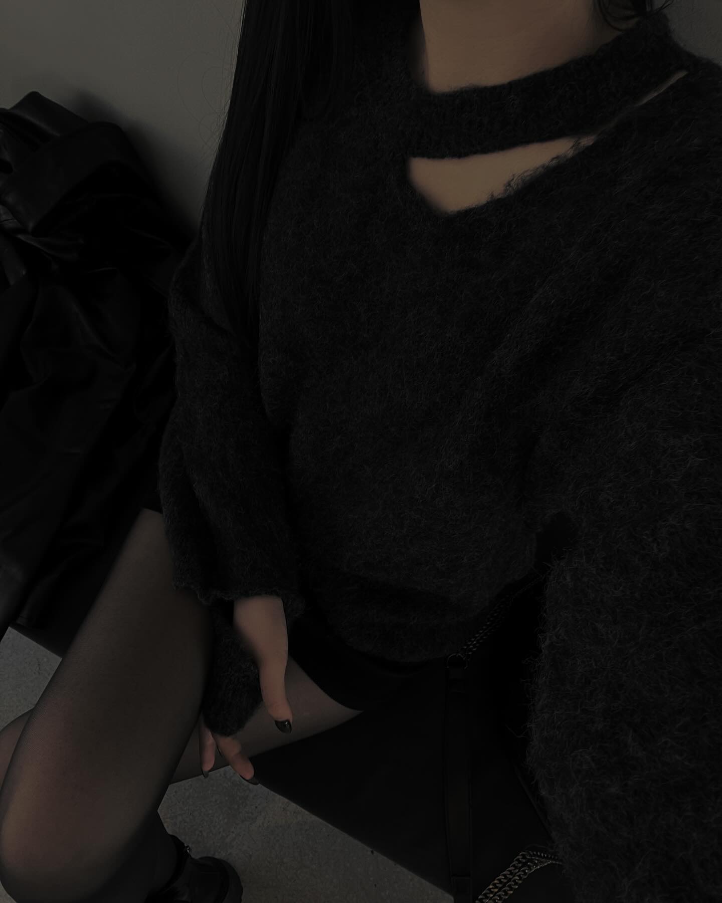 •••