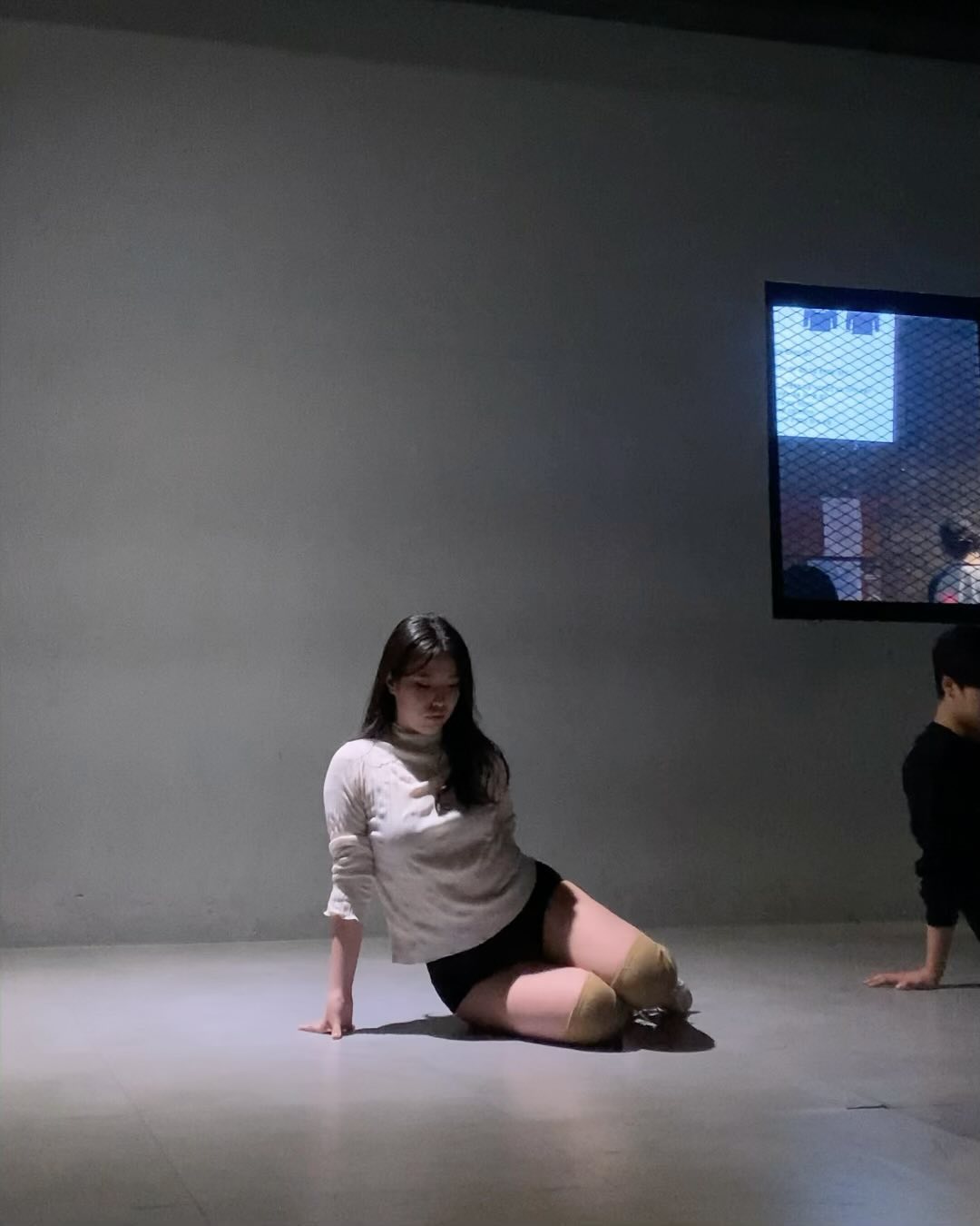 jiwonstein #적외선카메라 
-
1 choreo by _di__aaa 
2,3 #freestyle 
dancer _jeongsean_ 

#05 #dance #heels #heelschoreography #heelsdance #choreo #choreography #dancer #choreographer