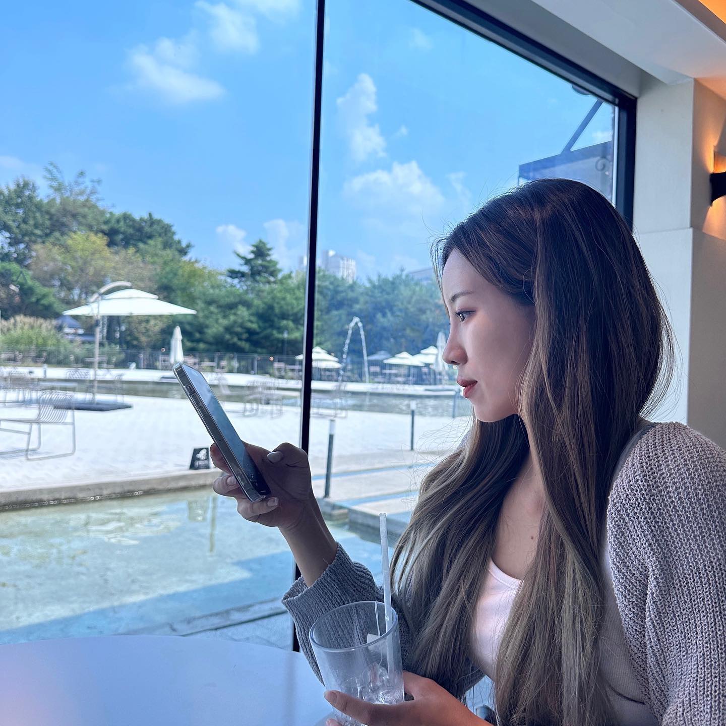 구름구름
.
.
.
.
.
.
.
.
.
#대전 #청주 #천안 #셀카 #셀피 #인스타 #일상 #카페투어 #카페추천 #그래블카페 #좋아요 #팔로우 #like #following