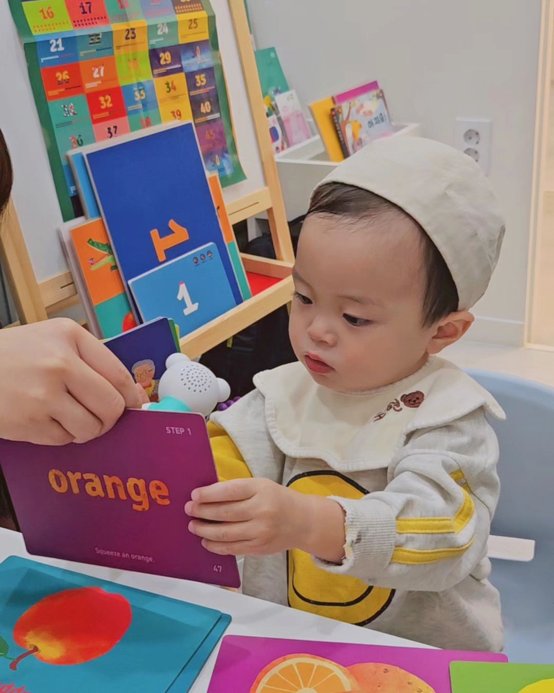 #브레인나우 

11개월쯤 들었던 브레인나우 체험수업
19개월이 된 지금 어떨까 궁금해서
다시 체험수업 신청해서 받아봤어요!!

우뇌발달은 0세~7세까지라니
엄마로써 우뇌발달 시켜주고싶어서
브레인나우 알아봤는데 만족☺️☺️

11개월때도 집중을 꽤 잘해서 신기했는데,
19개월이 되니 자기가 주도해서 펜을 쓰고
수업에도 적극 참여하고 좋아하는 걸 보니
신기하면서도 뿌듯하더라구요😆😆

브레인나우에는 한글, 영어, 한자가 있는데
뚜기는 나중에 한자는 꼭 하려구요👉👈
한자 싫어하는 엄마라....
같이 공부해보려 해요ㅋㅋㅋㅋ
브레인나우 체험수업은 한 번 꼭 받아보세요😍

🏷브레인나우 brainnow_official

#한글교육 #두뇌발달 #우뇌발달 #웩슬러상위1%  #브레인나우뮤직한글 #브레인나우한글 #아이한글 #아이영어 #브레인나우부산남구점