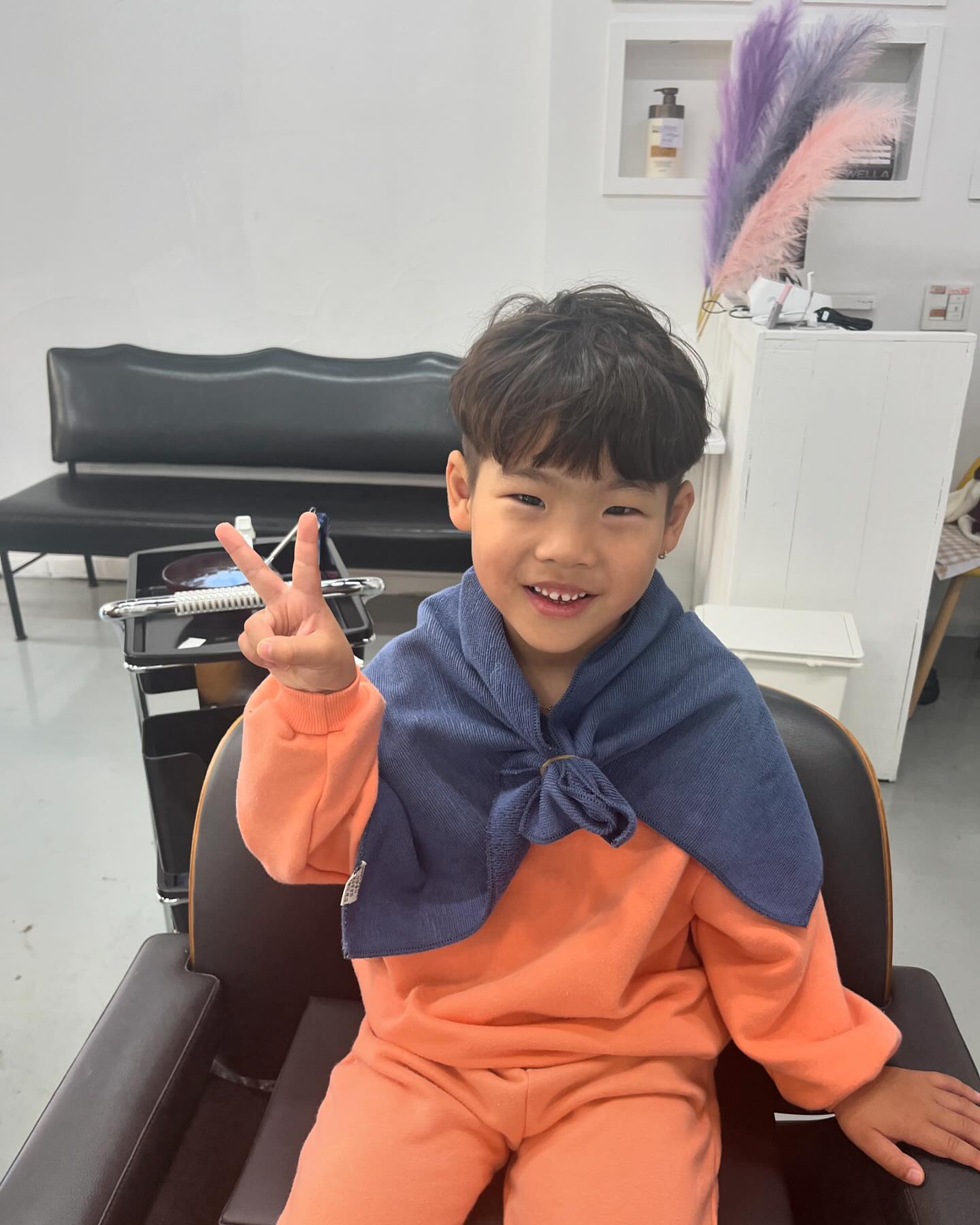 혼자 앞머리자른 우리 지하니,,,,, 한번만 더 혼자 자르면 빡빡이로 밀겠다고 했더니 다신 안자른다는 지한이 😆

#셀프컷트