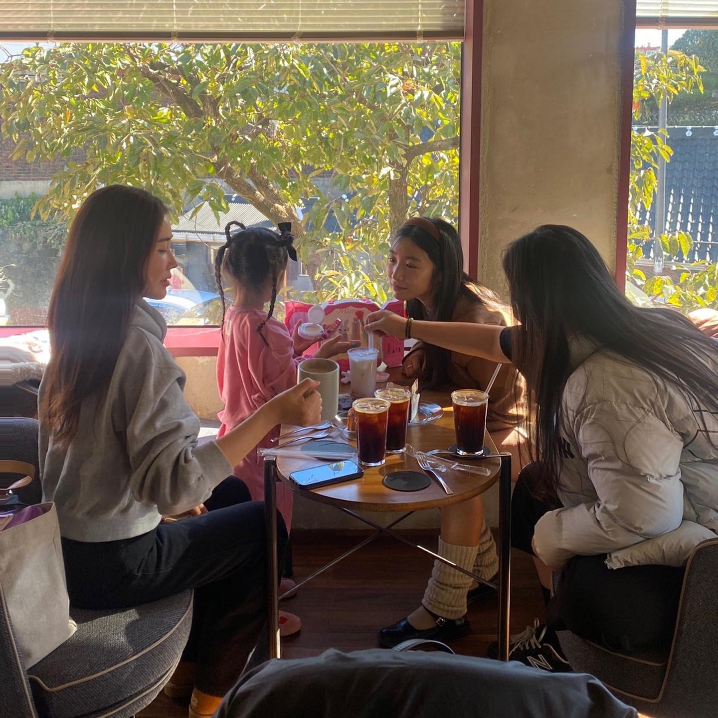 오랜만에 잠깐 훑고 지나온 광주.

햅삐12월🤎🤎🤎🧤🎄🎅
타게토에 꽂혀버린 요즘 셋업이 왜 다 이뿌냐ㅠㅠ🤎
targetto_seoul #타게토 #targetto