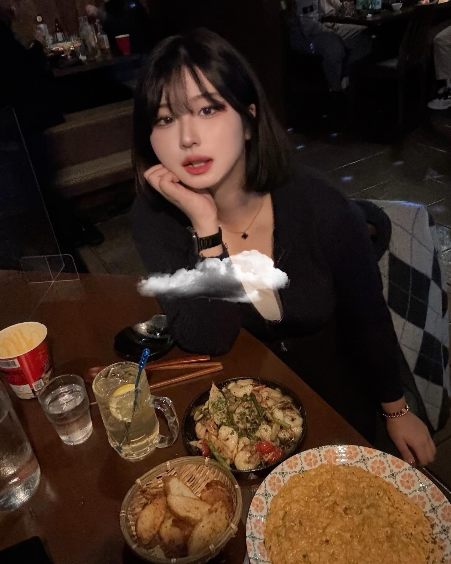 #협찬 전북대 핫플 술집 파쿠야 다녀왔어요 ❥ 
전주에서 느낄 수 있는 일본풍 이자카야로 하이볼이 정말 맛있더라구요
안주도 하나같이 전부 맛있어서 금주 실패하게 만드는 맛집이에요🫣🫣🫣
비오는 날인데도 불구하고 사람이 정말 많았는데 다들 신라면리조또 하나씩 드시고 계셔서 저희도 시켜서 맛있게먹었습니당😋
전주 사시는 분들 한번씩 꼭 가보셨으면 해요!😘

#전주맛집 #전북대데이트 #전주핫플