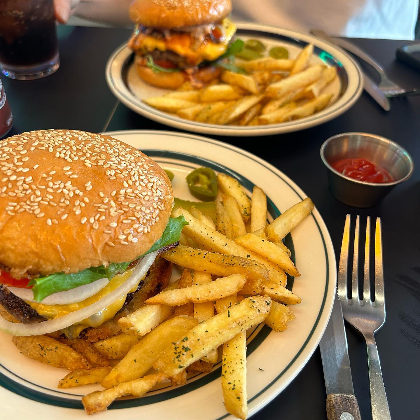 #그랩어비
부평에 2014년부터 있는 
수제버거 맛집 :) ! 
깔끔한 분위기 + 1인세트 있어서 넘 좋아요 !! 
-
-
-
-
-
-
-
#mukbang #hamburger #foodphotography #수제버거맛집 #저녁 #부평데이트 #부평역 #부평데이트코스 #부평수제버거 #부평역맛집 #부평시장역맛집 #평리단길맛집 #평리단길 #일상소통 #댓글환영 #먹팔환영 #먹팔맞팔