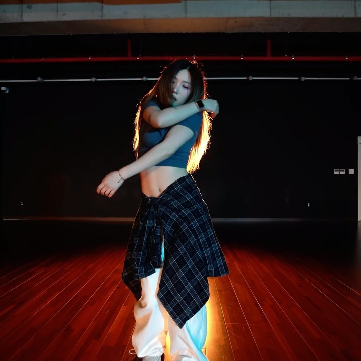 #shinechoreography 

여름 환영해☀️🩵
각기 다른 몸에서 출력되는 1시간 20분의 마법

tyla #safer 
k_alleydancestudio