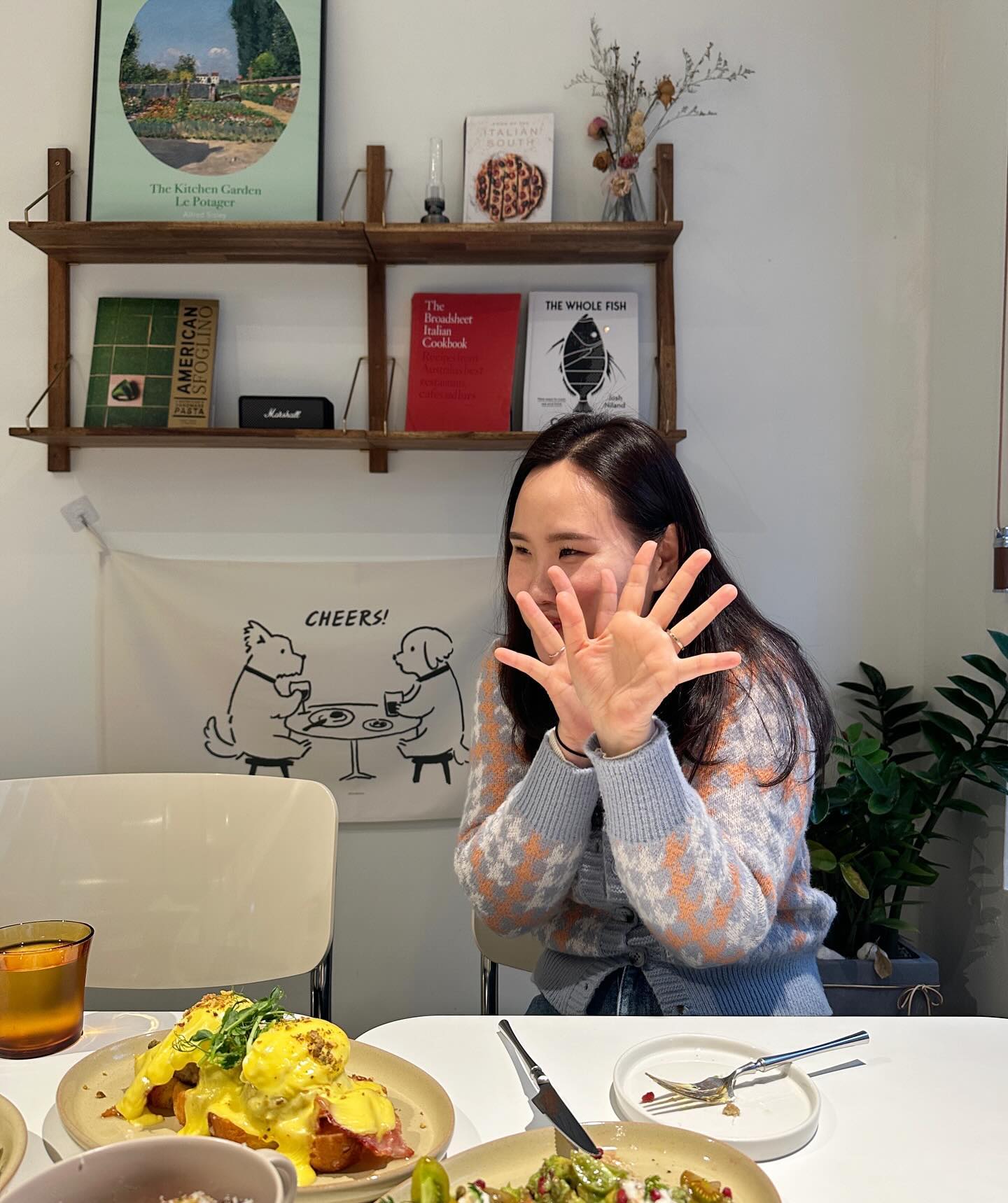#협찬 인데 여러분 여기 10점 만점에 10점 드립니다 🤍
호주 파인 다이닝 경력 셰프님의 
호주식 브런치를 먹을 수 있는 곳 ! 

📍에그요크 
서울 용산구 원효로93길 22 1층
⏰ 영업시간 목-화 9:00-18:00
 - 휴무 : 매주 수요일 
📞 070-8657-0692

✅ 먹보랭 pick
1. 버거 베네딕트 17000원
- 부드러운 수란, 수제패티와 브리오슈 빵의 조합 
  내용물 푸짐한 수제버거 먹는 느낌 🤍
2. 아보카도 온 토스트 17000원
- 아보카도 맛있게 드시고 싶으신 분들 ㄱㄱ 
  건강하고 정말 맛있음 
3. 라자냐 21000원 
- 고기가 듬뿍 들어있고 에그요크만의 특별한 시금치 라자냐
4. 크리스피 버터갈릭 홍감자 5000원
- 버터 풍미가 입안을 확 채워주고 짭짤함에 반하는 맛
  이거 감자 맞나?? 싶은 식감과 맛 ❤️

#에그요크 #브런치맛집 #남영동브런치 #숙대브런치
#용산데이트코스