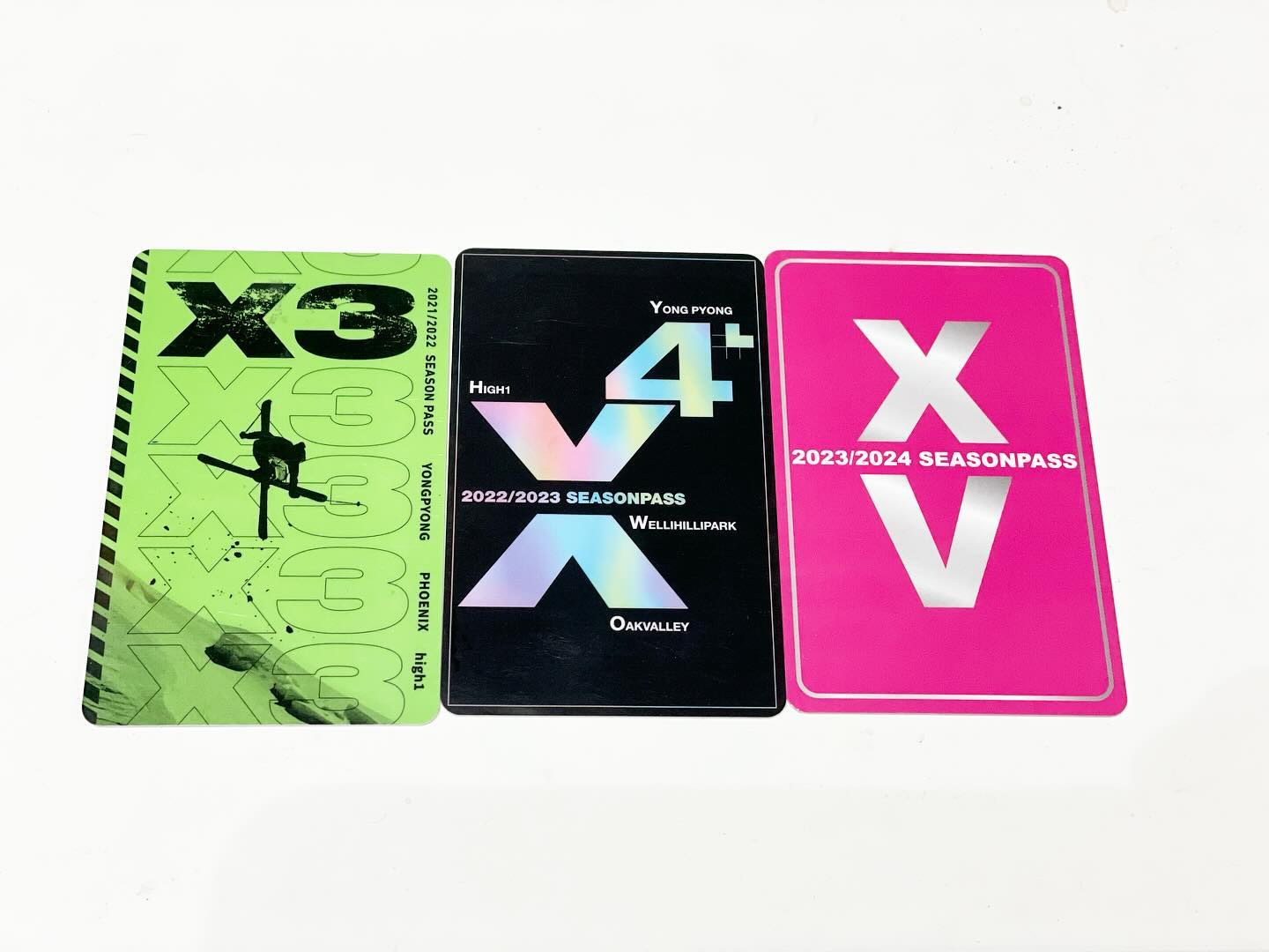 #20231101
❌5️⃣🏂
이제 슬슬 시작인가. 
이번달 개장인데 실감이 안난다. 
시즌준비 첫번째 시즌권!!
엑스시리즈 시즌권 세번째!
구성이 푸짐하다. 
불필요한것도 있지만 시도는 참 좋다. #크록스지비츠 참신하다. 
이번엔 핑크인가!
스티커 퀄리티는 아쉽다. 
붙이고싶은 마음이 안생긴다. 
차라리 스티커 단 하나를 주더라도 붙이고 싶은 스티커를 줬다면...!
#x5시즌권이벤트 #X5시즌패스 #X5시즌권 #용평리조트 #하이원리조트 #웰리힐리파크 #에덴밸리리조트  #그리고또어디지? 아! #강촌엘리시안리조트 #엘리시앙강촌 #양산에덴밸리 는왜... 
#스노션스노우보드 #하주석기 #스노션 #스노우보드 #스노우보드강습