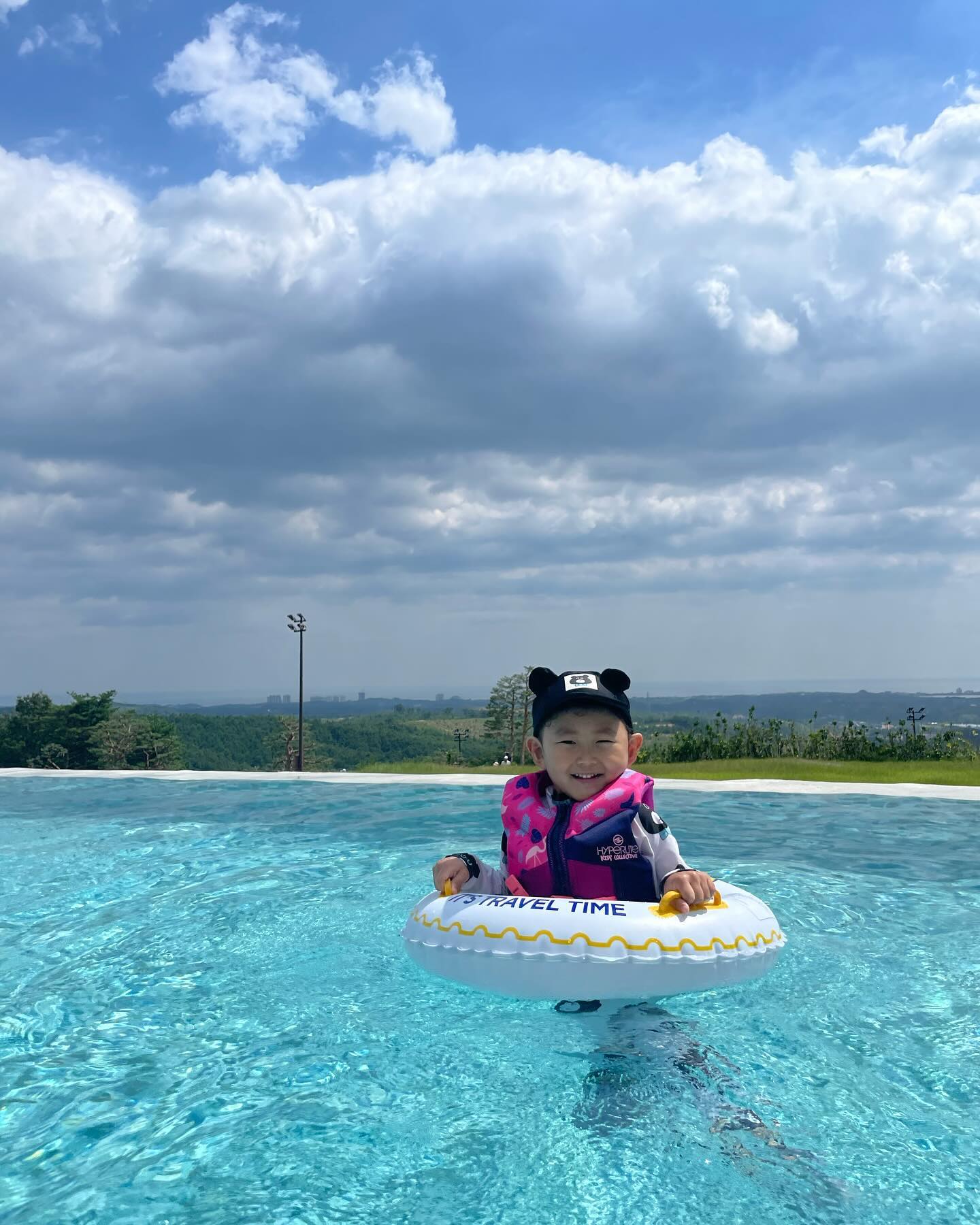 라엘 시온🩵 :-) 

-

#입추 와 #말복 이 지나서 일까요
여전히 제습기는 열일중이지만, 
아침 저녁으로 제법 시원한 바람들이
불어오네요🙂

이러다 가을은 순식간에 지나가고
금방 코 끝이 시큰거리는 겨울이 
찾아 오지 않을까요, 

#사계절 이라 너무 좋은🫶🏻

, 2024 즐거운 여름
 #강원도 #고성 #속초 #소노펠리체