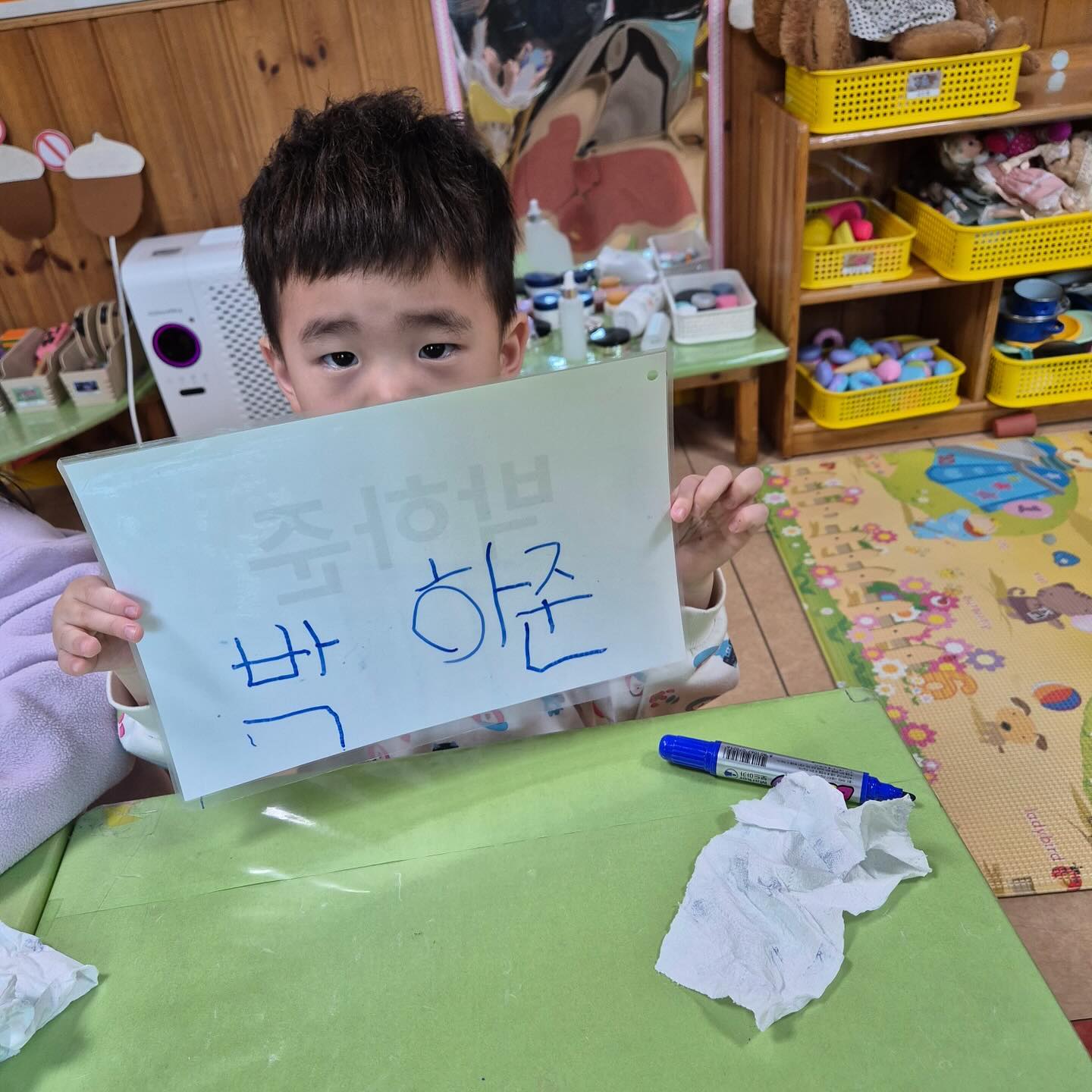 너무 많이 큰 울 집 둘째🙌🏻🩵
매번 누나 한테 치이고 동생한테 치이고 중간이라 매우 힘든 하준,,
그래도 밝아서 좋아🩵
아프지 말고 쑥쑥 크자 두찌야

#쥐띠 #5살 #아들스타그램 #둘째 #아들
