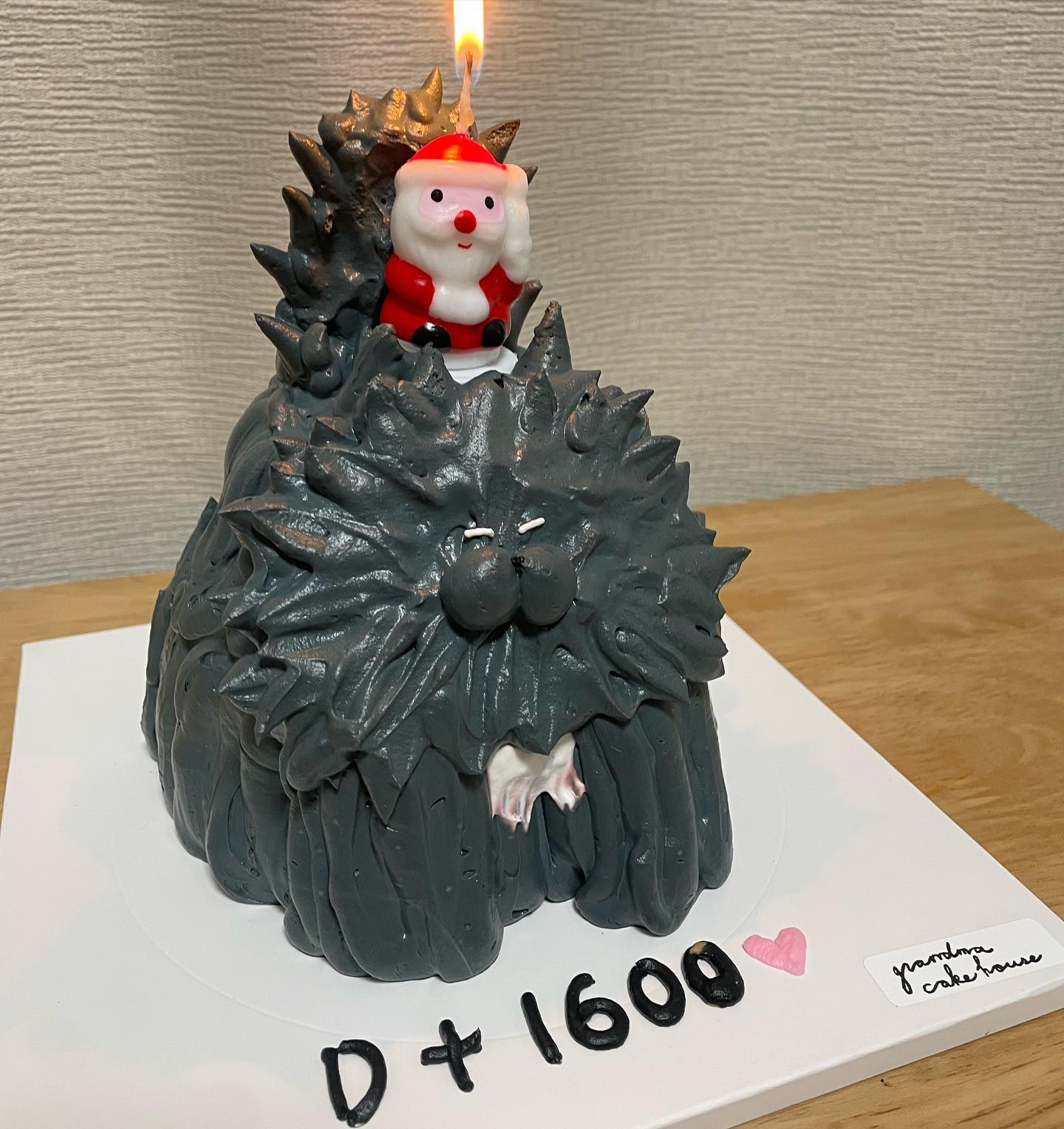 #협찬 grandma_cake_house 

계양구 임학역근방 케이크맛집🫶🏻
다이소 임학점 뒷편에 있어용
크림 안느끼하고 존맛..🍰
덕분에 미리 축하한 1600일🫶🏻
앞으로 기념일 케이크는 여기에 정착할랭

🎂그랜마케이크하우스

인천 계양구 장제로 914-7 1층
연중무휴
11:00 - 19:00(토 20:00)
0507-1301-3910
.
.
.
.
#계양구케이크 #계양구주문제작케이크 #임학역카페 #유화케이크 #주문제작케이크  #고양이케이크 #그랜마케이크하우스 #제품제공 #케이크 #초코케이크 #기념일케이크 #데일리 #cake #catcake