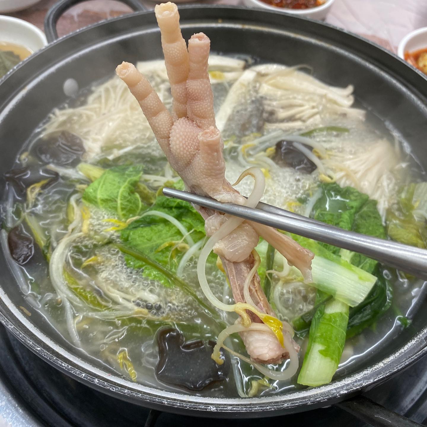 어제 외도에 있는 🍶 다 마셨네
애월술꾼 맛집추천 #휴계농장 
계속 더 듬직해지는 술🐳친구들과 
연습장 회원님들과 함께

#외도맛집 #제주외도맛집 #외도동맛집 #휴계농장외도점 #제주외도골프연습장 #외도골프연습장 #외도골프레슨 #cpr골프놀이터 #제주골프동호회 #제주골프모임