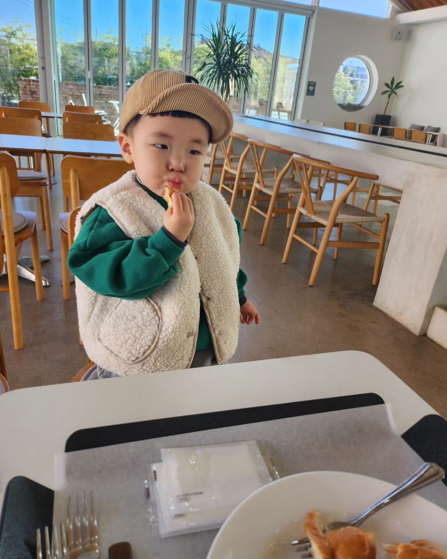 울 애기 800일기념
어린이집 땡땡이치고 엄빠랑 놀기😍😍
천천히 커줬음 좋겠당~~~😭😭

앞으로두 아프지말구 행복하고 즐겁게
엄마 맘껏 괴롭히면서 잘 살쟈

사랑해🩷 내남자둘😘😘
.
.
.
#26개월아들 #800일 #웨이메이커 #인생네컷 #아들사랑해 #아들맘 #900일을모하징