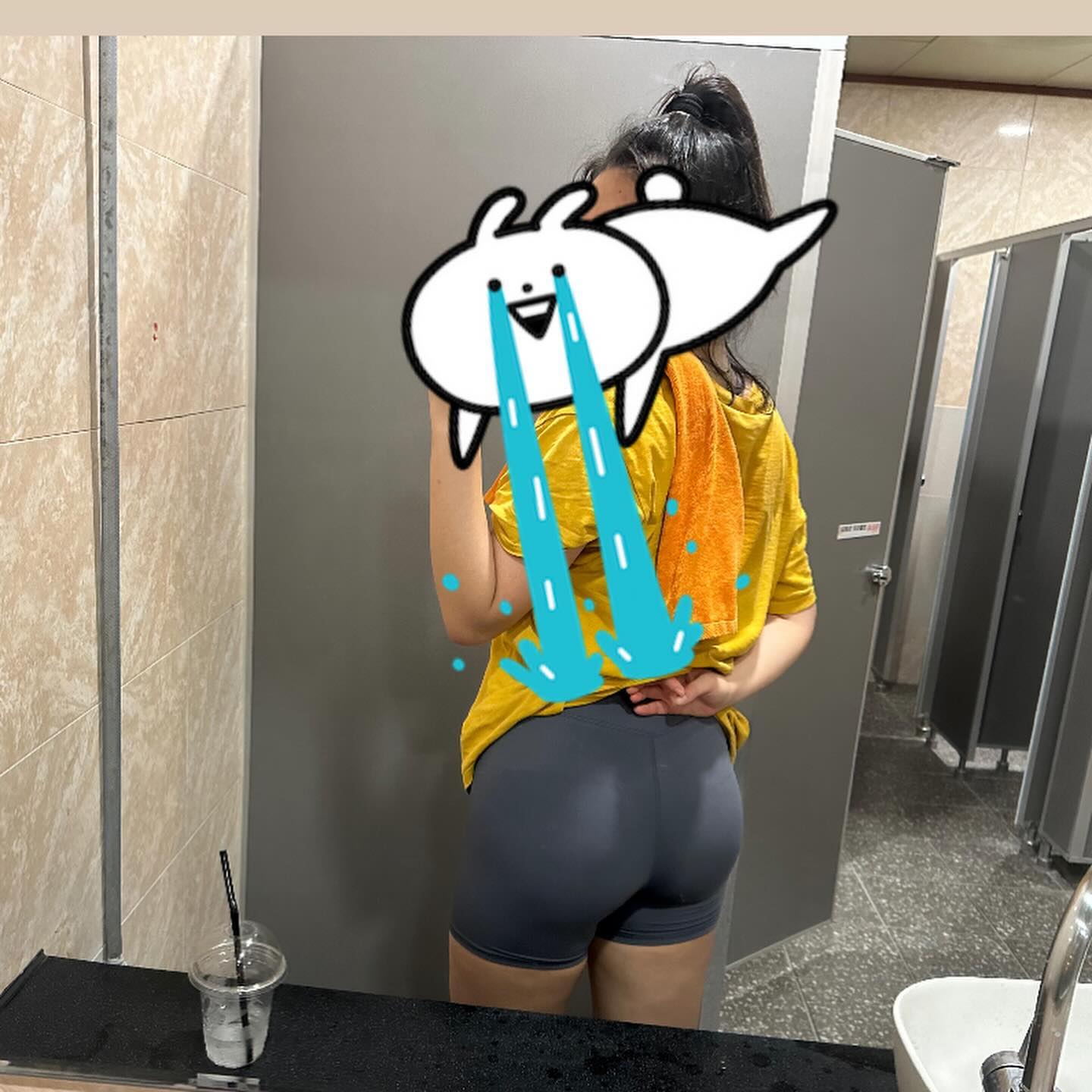 오랜만에 피드🥺

6개월동안 못하다가
다시 시작한 헬스✨

첫주에는 맨몸운동인데도 근육통으로 눈물흘리고
둘째주에는 점점 근육통이 사라지더니
이번주가 되니 무게도 올려진당🥹

약 3주만에 세끼다먹고 3kg감량🩷
이번여름은 비키니와는 거리가 멀겠지만
크롭티는 꼭 입겠어!🫡