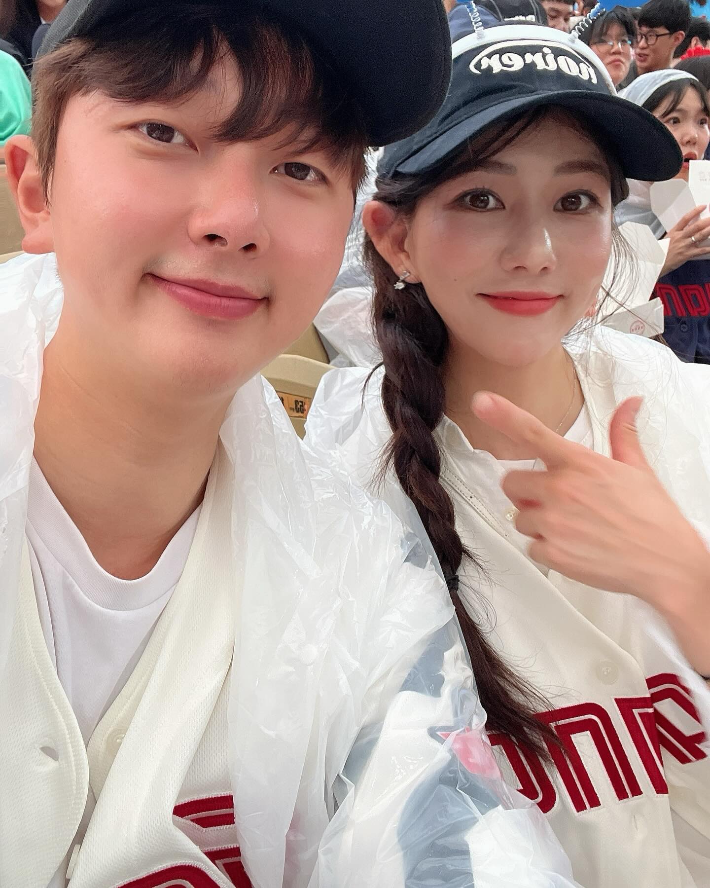 오랜만에 야구쟝나들이
비때문에 우천취소될까 조마조마했는데 한시간만에재경기
승요되서온날 🩵🤍

#롯데자이언츠  #야구 #사직 #승요