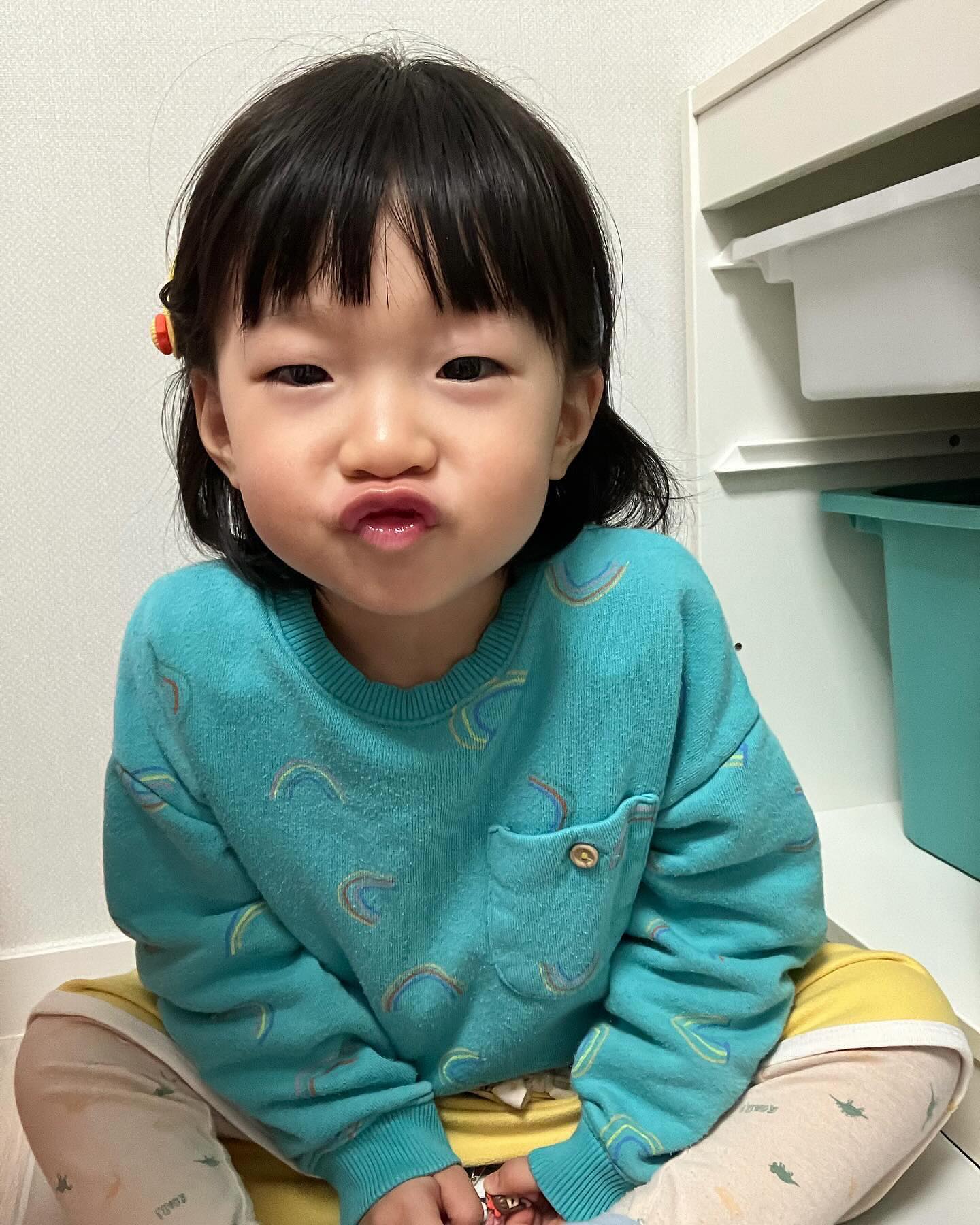 +889

삔은 10초 컷
머리 묶으면 예쁠텐데😭