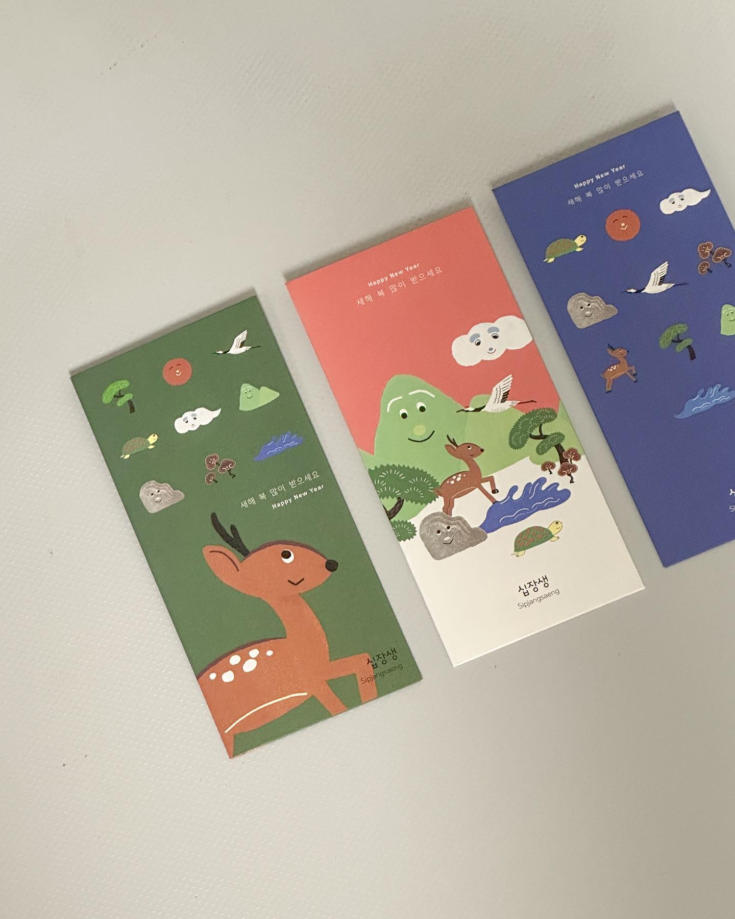 ♥️𝟐𝟎𝟐𝟒년 설날 연휴, 간직하고픈 순간들✍🏼

𝟏. 귀염뽀짝 세뱃돈 봉투
𝟐. 색깔고운 망고들💛❤️
𝟑-𝟓. 한복 또봄💙
𝟔. 형아 바라기 또봄🌻
𝟕. 선글라스 대충 끼는 또봄😎
𝟖. 왕할머니부터 증손주까지, 4대가 함께한 나들이

#일상기록✍🏻 
#🐮또봄35개월