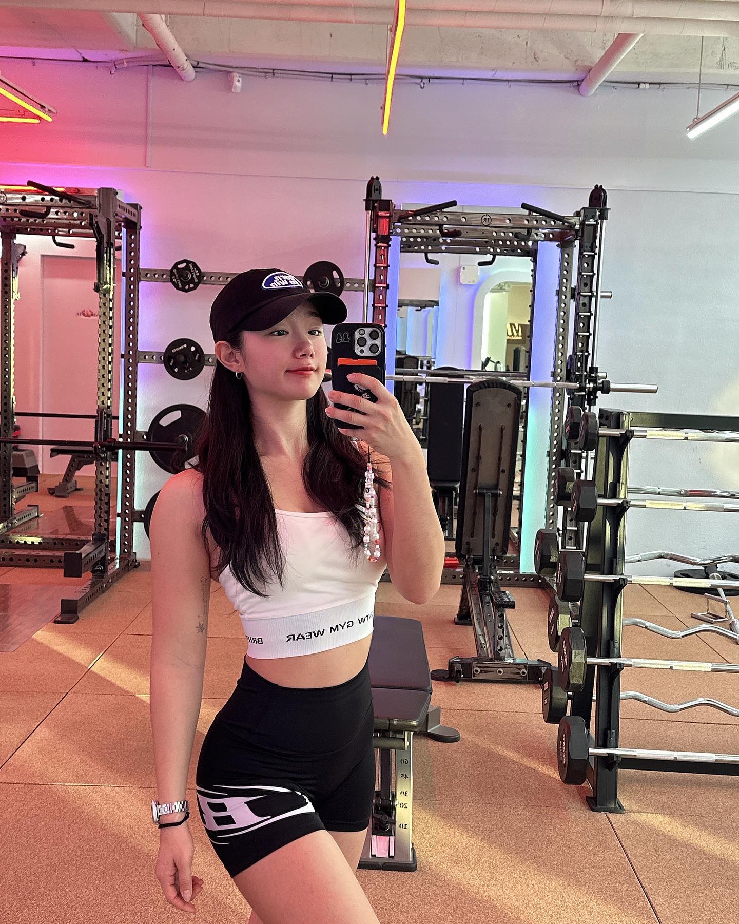 mriacle morning✨☀️
혜니랑 새벽부터 파트너 운동  불태웠당

4~5시간 자고 일어났는데도 
컨디션도 좋고 오히려 새벽운동이 잘맞을지도..?🫣

#미라클모닝 #새벽운동 
#금요일 #오운완 #운동하는여자
#머슬메모리짐 #workout 
#miraclemorning