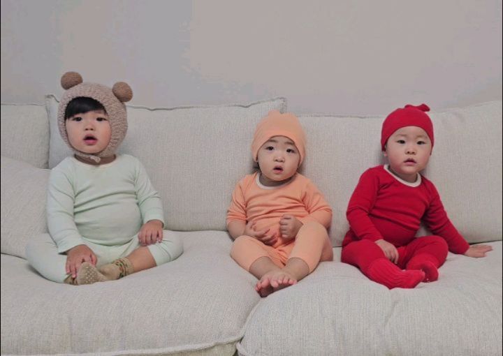 #484일아기 #생후15개월 #15개월아기
율이랑 주누랑 다같이 만났다
애기들끼리 노니까 너무 좋네요~라고 한지 1시간 정도 지난 후부터...
잠투정 오지게 하고 낮잠 1도 안자서 구런지
땡깡이 진짜 역대급...
다을이 땜에 친구들도 못잔듯....ㅠㅠ
그래도 올망졸망 모여노는거 보니까 넘 이쁘구 기엽구 뭉클하구 그렇더라고..
뱃속친구들
앞으로도 계속 너희 우정 계속 되기를❤️