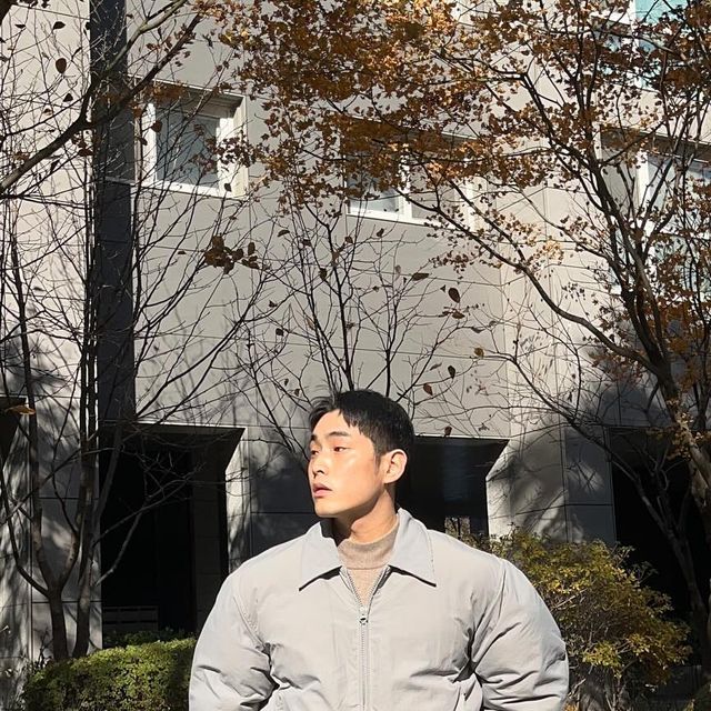 백광렬 on Instagram: "#광고 요즘 날씨 너무 춥죠🥲 춥다고 롱패딩만 입을 수 없고 코트를 입자니 너무 꾸꾸꾸 느낌이고 그럴 때 가장 좋은 아우터가 숏패딩👍 @1rony9orno_official 에서 나온 패디