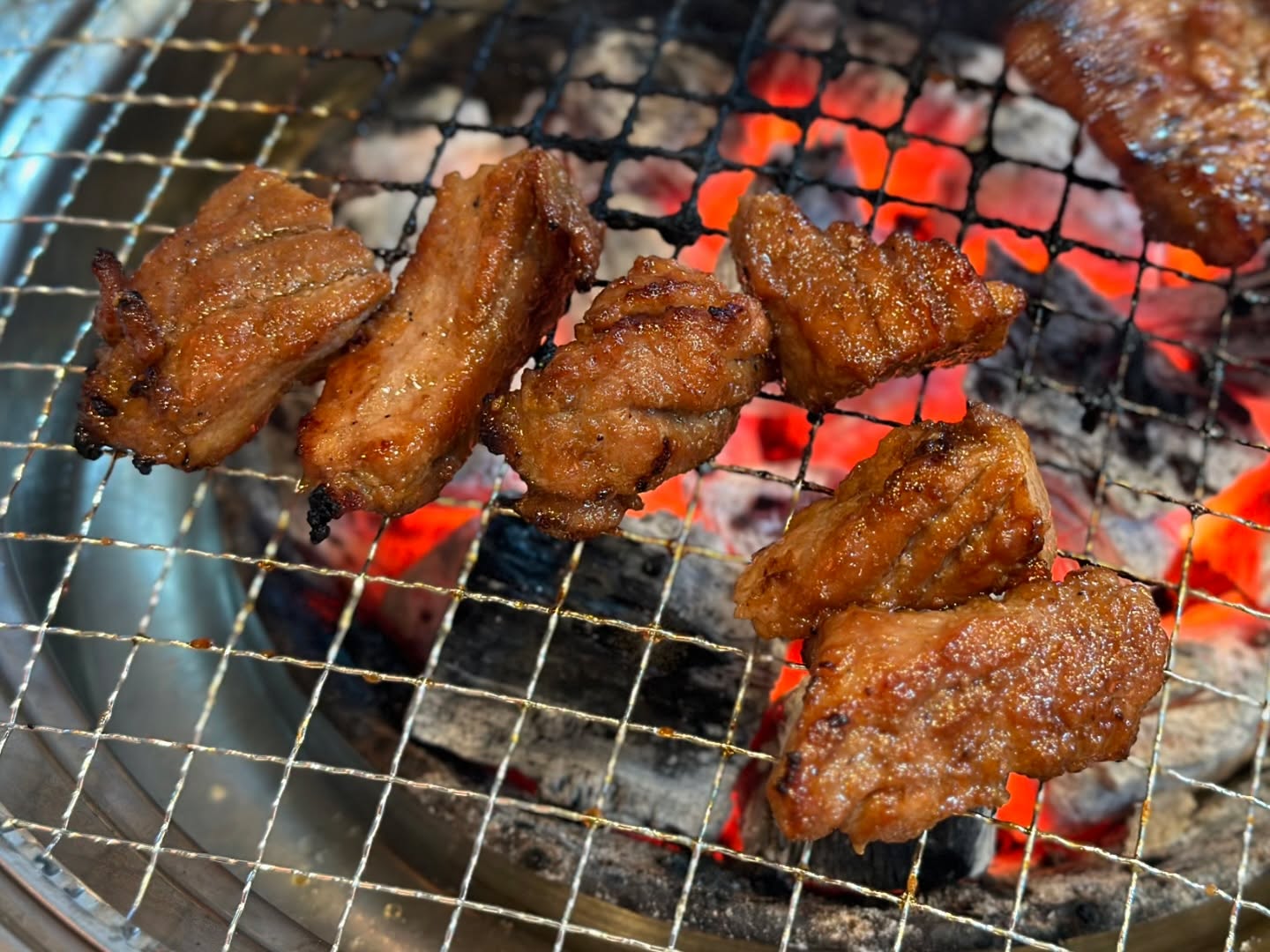 🥩 이장네숯불갈비
찾았다..영등포역 돼지갈비 맛집....!!!!
반찬, 고기, 된장술밥 삼박자가 아주 훌륭해서 소주그 술술~들어가는 맛집 ❣️

#이정네숯불갈비 #영등포역맛집