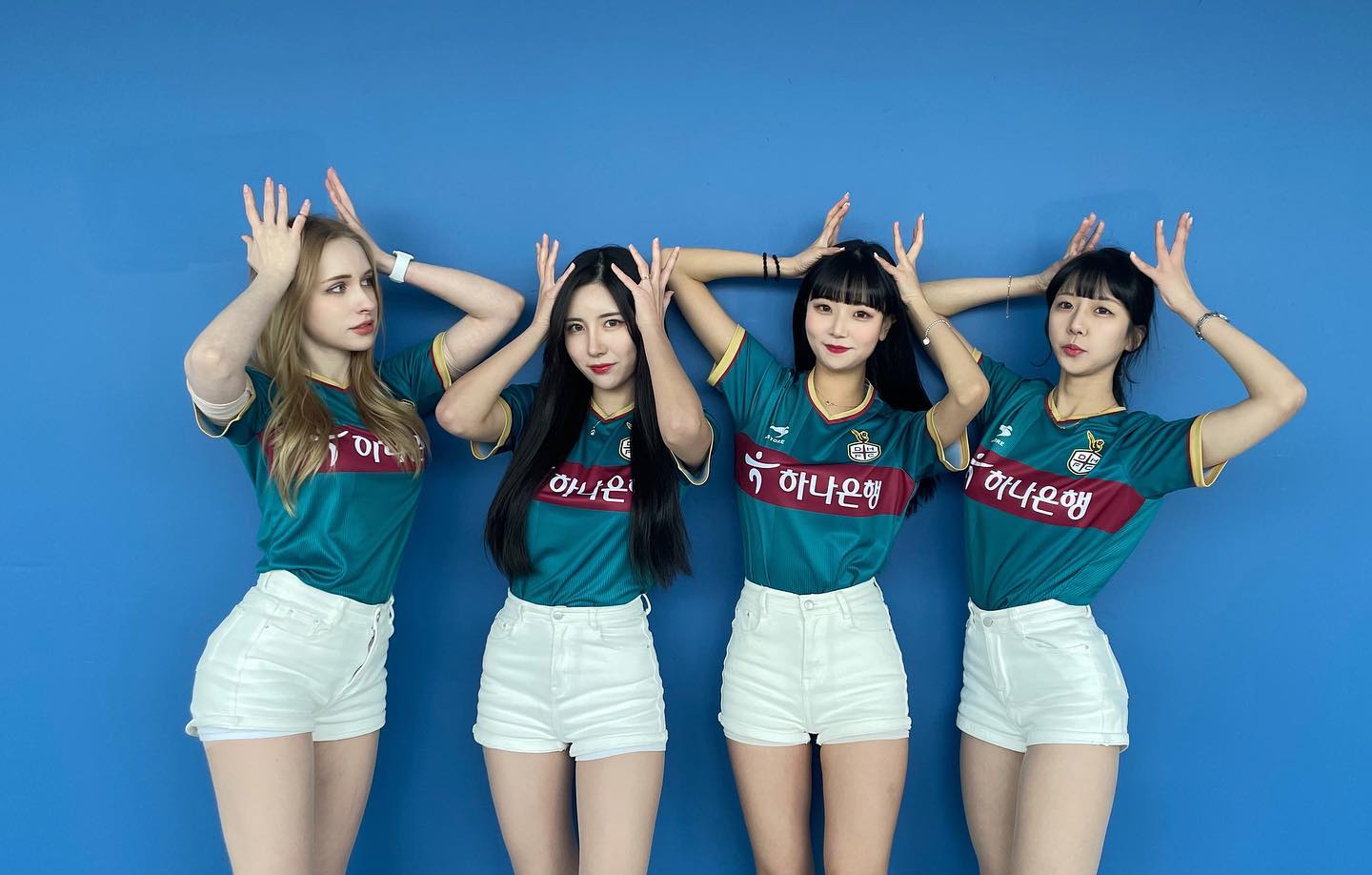 인생을 살아가면서 내가 간절히 하고싶은 게 있다면 후회없이 도전 해봐야 한다고 생각해요 어렸을 때 부터 치어리더가 되고 싶었지만 우크라이나에는 치어리더가 없었었죠.. 하지만 한국에서 이렇게 치어리더의 꿈을 이룰 수 있게 되어서 정말 기쁘고 여러분도 하고싶은 꿈이 있다면 잊지말아요 서로 응원해요 감사합니다❤️
#치어리더 #대전하나 #대전하나시티즌 #원퀸즈 #나나치어리더