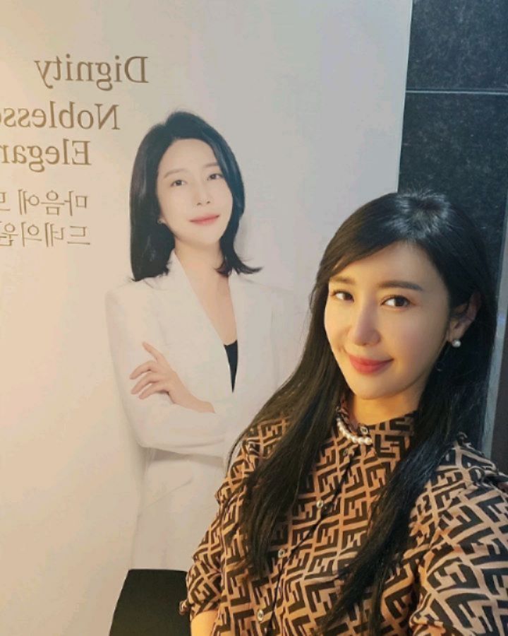 #드네의원 #피부과추천
#피부관리의날 dneclinic_official
창상 회복제같은 키오딘플러스로
고보습과 재생을 하고.....

소노스타일러로 초음파 피부치료 후

#빠샤리프팅 으로 유명한 ☆레비너스로 마지막 마무리...
(체외충격파로 독소배출, 리프팅,벨런스,얼굴라인까지 잡아주는 시술)

💥여름엔 쥬베룩과 리쥬란힐러를 맞고 효과를 톡톡히 본 후 추천 추천!!!

우리 러닝멤버이신 실력과 미모까지 겸비한 신원장님 찬스로 우리 모두 할인가 ~~ 감사 또 감사합니다♡

songsamuel 어머니까지 모시고 온다고 합니다.잘 부탁드립니다🙏🏼

💥쌩얼도 화장한거 같은건 속눈썹 연장과 눈썹 페더링기법 시술
cinderella_amisolution