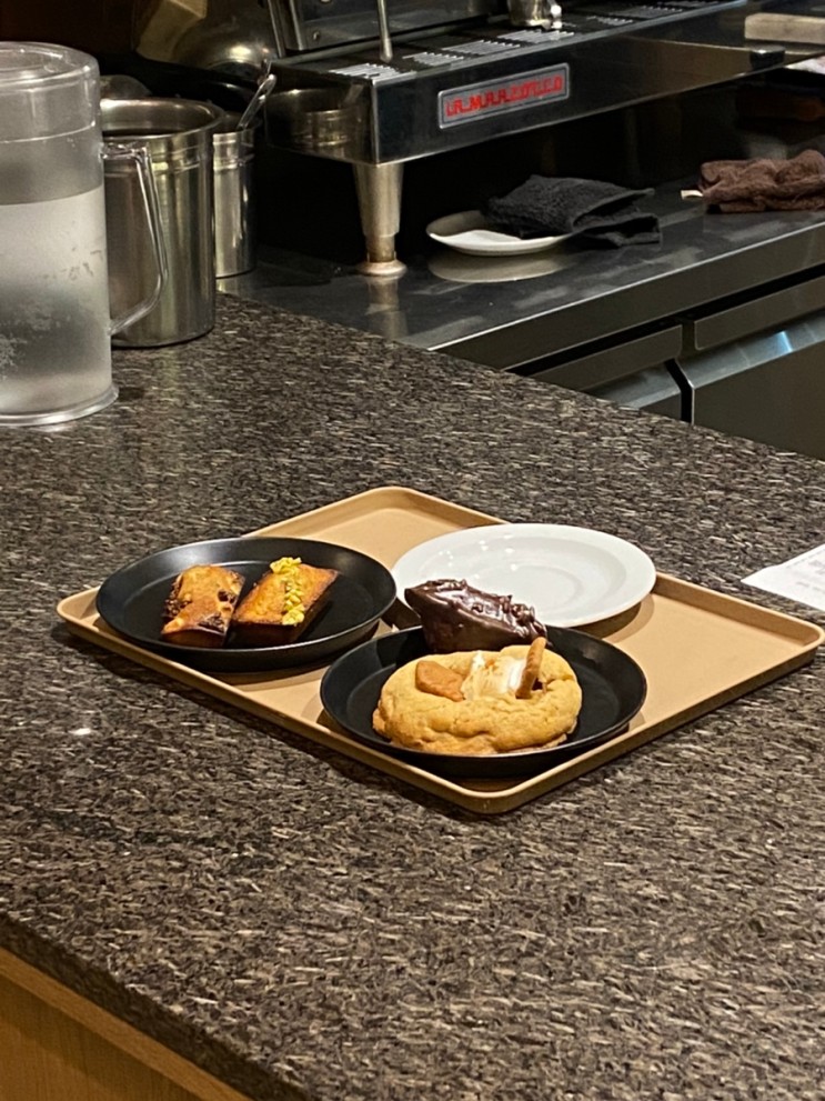 한남동 애견동반 카페는 , 카페 르상스 사운즈 한남점