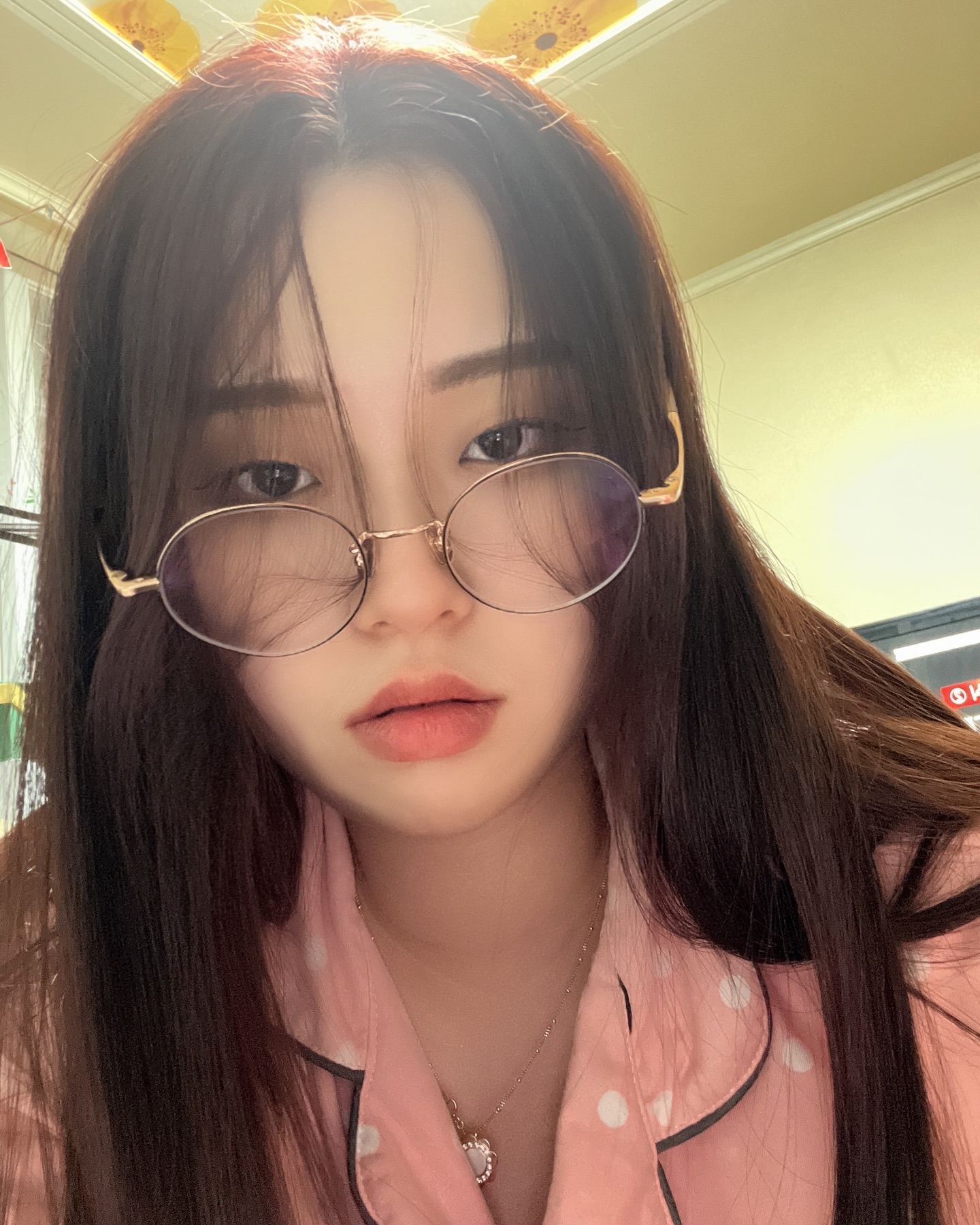 안경 제대로 안씀>< (잠들기 전에 슬적?)