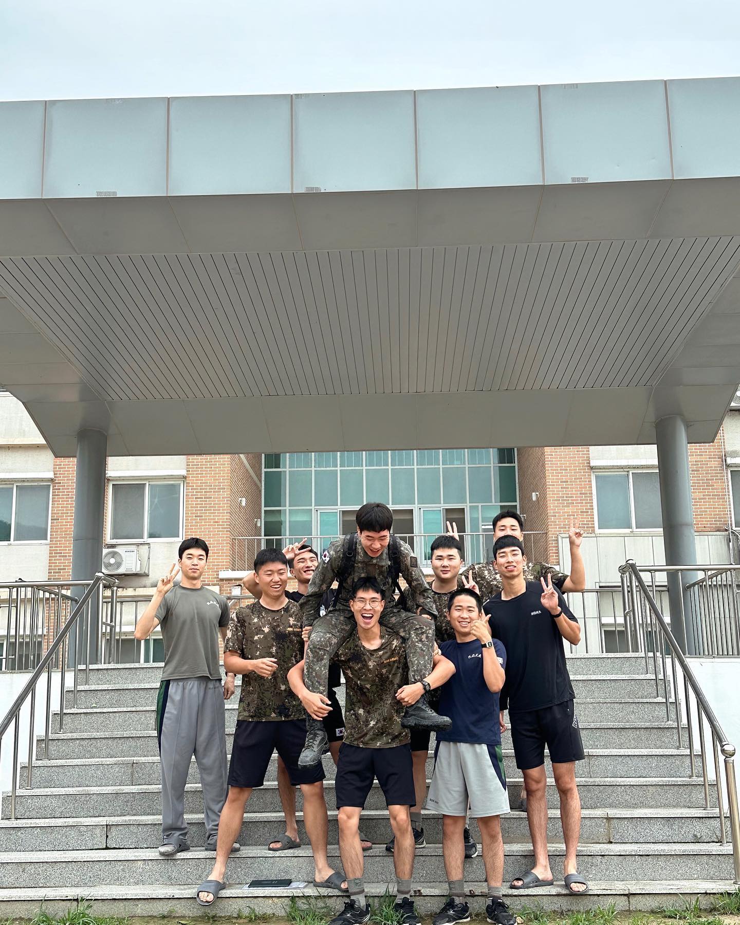 재밌게 군생활 할수있어서 너무 좋았고 그동안 감사했습니다!!🫡