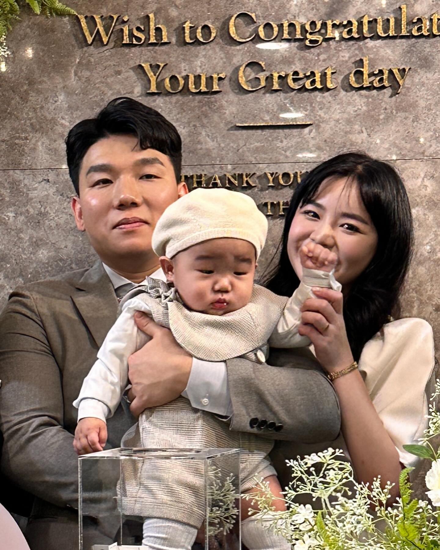 돌잡이로 연필을 잡은 우리 서안이 
역시 똑띠가 될 건가 보다 💛💛💛
생일 축하해 아들 ❤️❤️❤️ 
너무너무 사랑해❤️❤️❤️