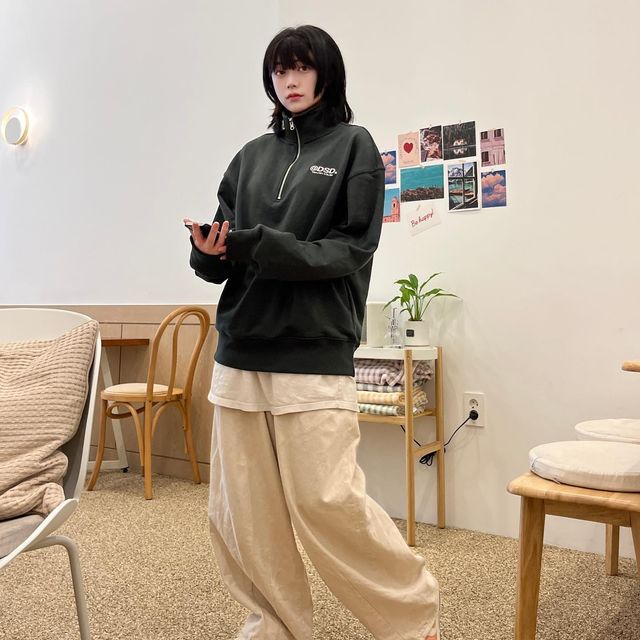 김소윤 on Instagram: "#협찬 

나의 소울메이트 @oddstudio_official 하프집업 따뜻하게 봄에 단독으로 입으면 제격일듯합니다 :) 

👕
-

@oddstudio_official @stylemate_official @oddstudio_crew

-

#오드스튜디오 #하프집업 #oddstudio #odsd #ootd #ootdfashion #하프 #하프집업 #집업코디 #집업코디추천 #그린 #스웨트집업 #패션계정맞팔 #패션소통 #댓글반사"