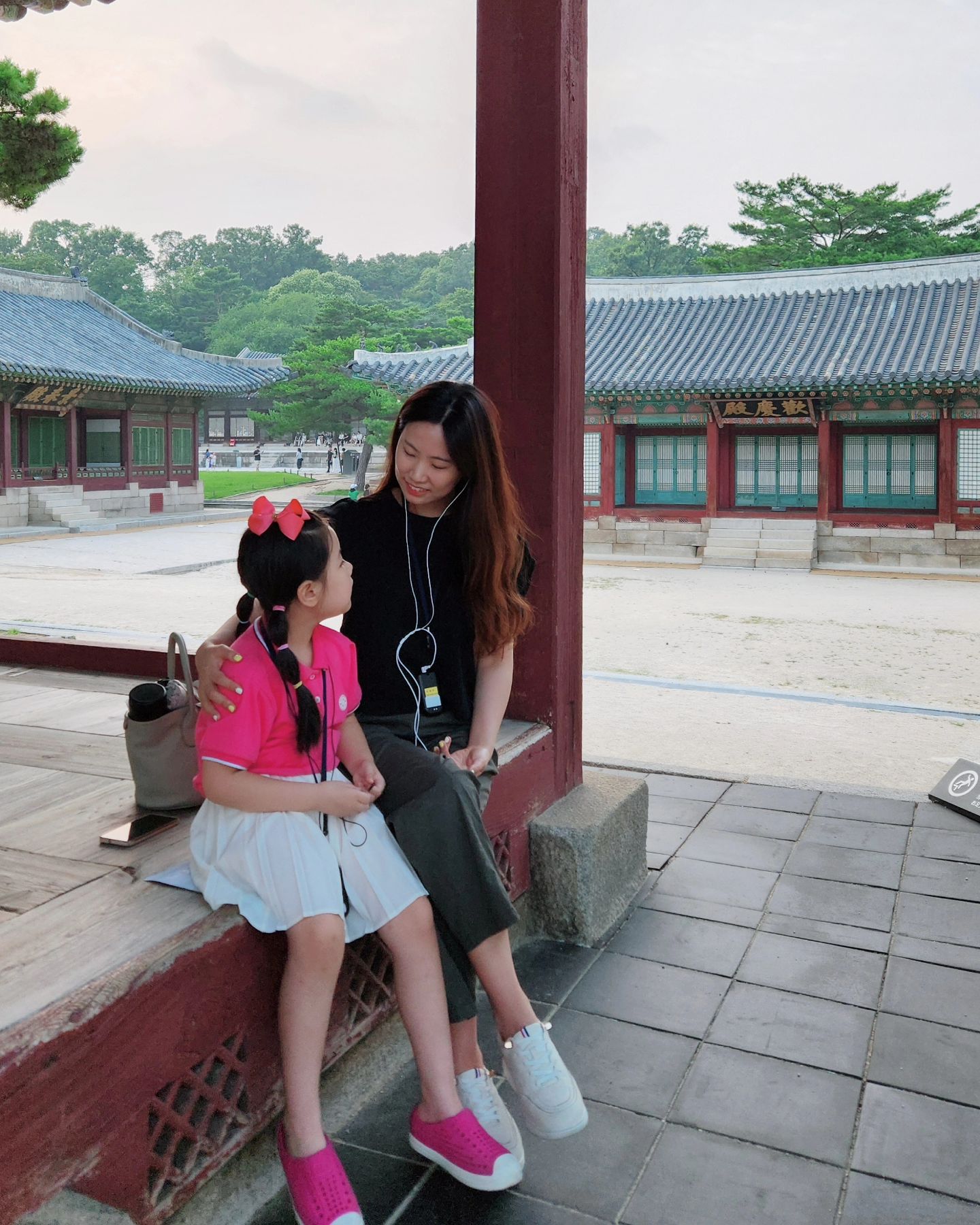 #주말순삭
.
언니네랑 창경궁 다녀오고❤️
여보랑 주말 내내 치킨파티엿넹 ㅋㅋㅋ 
하나하나 차곡차곡 적응중😍