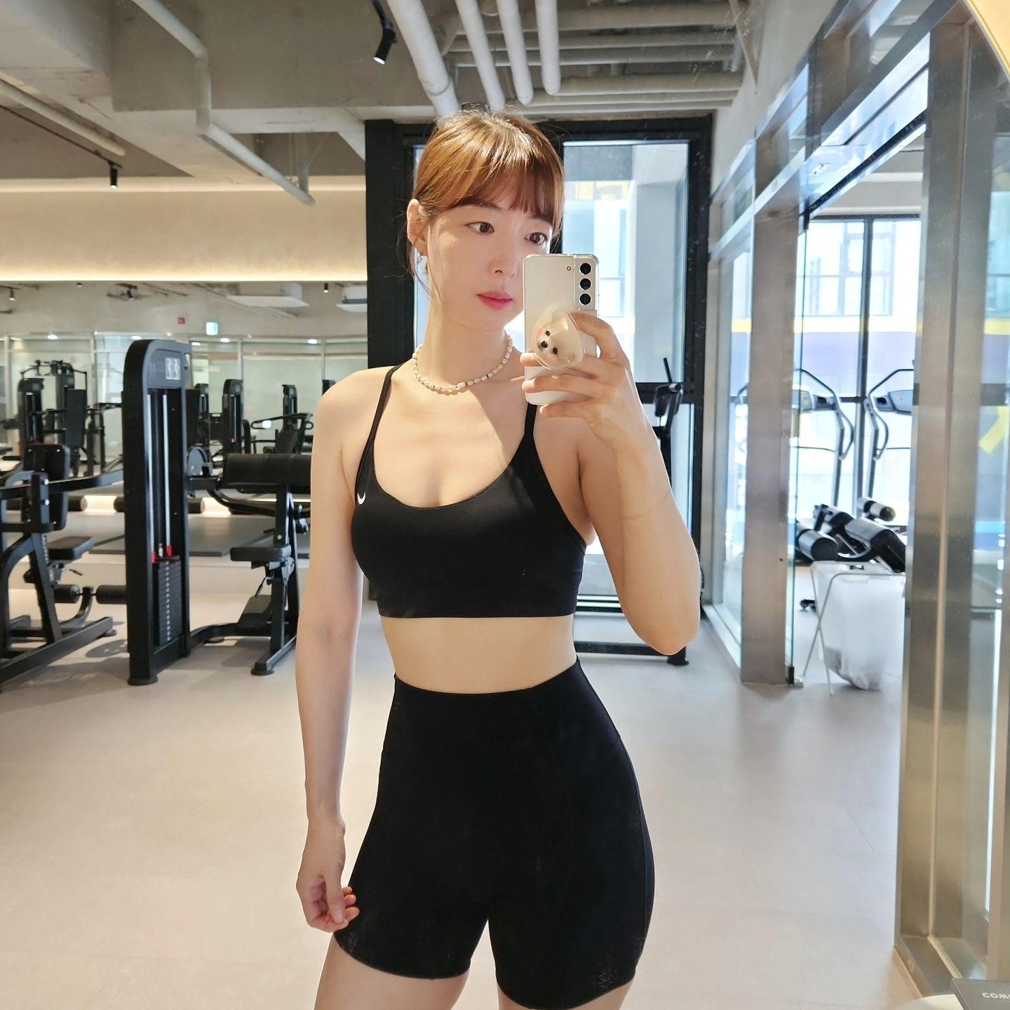#르미_운동 

주말에 햄버거를 먹었는데 진짜 몇년만에먹은건지
너~무맛있게 먹은거있죠😋
수제버거 맛있는데 추천해죠요ㅎ🙏또먹으러가게ㅎㅎ🐷
주말에먹은거 언능빼야하는데 어제도과식해버리구ㅜ
블랙운동복이 많아서 다행히 살찐것에비해 괜찮아보인다는ㅎ
오늘아침에비와서 좀시원해진것같드니 금방해쨍쨍🌞
녹아내릴것같지만 점심든든히먹었으니 일하러가봅니다 총총❣️