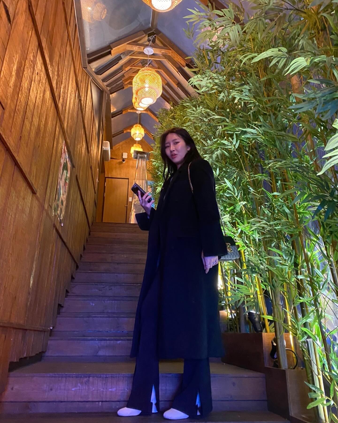 ⠀
⠀
친구가 찍어준 몰카컷?인데
배경이 이뻐서🎋
⠀
수다삼매경에 선물도 받구🎁
⠀
⠀
⠀
#몰카
#시선
#대나무숲 
#인테리어굿
#술한잔
#신나
#지난일상
#서면
⠀