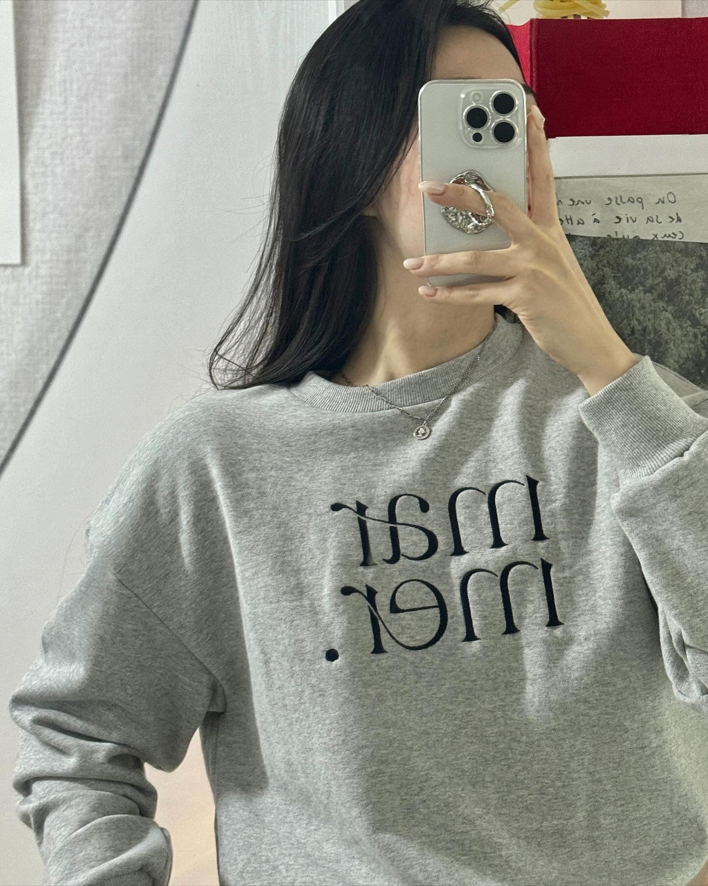 레깅스에도 슬랙스에도 치마에도 다 잘 어울리는 휘뚤마뚤 marmer.kr 맨투맨🩶