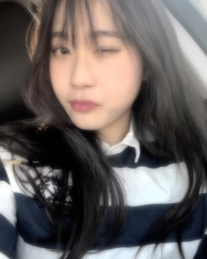 인스타그램 스토리 필터들 처럼 생기면 너무 좋겠다 🥲
It would be great if it could be like Instagram story filters 🥲