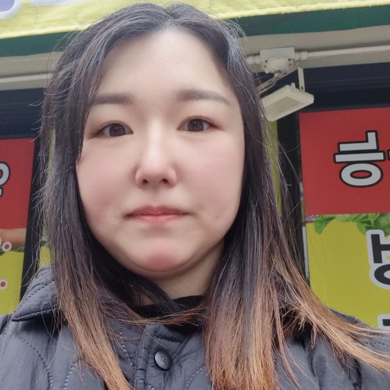 출근버스 기다리고 있어요~^^

다음달에는 헤어스타일 변신 해야겠어요ㅎㅎ

모두  화이팅하세요^^

#출근전 #버스기다리는중 #간만에셀카 #이쁘다그램  #육아맘셀카