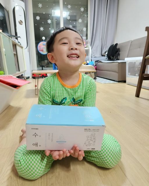 석쥬아빠 on Instagram: ". #안녕하세요 #석주아빠 입니다😄 오늘은 저희 가족이 쓰는 소독 티슈를 소개해 볼까합니다. 여러 바이러스로 손 청결이 중요한 요즘 석주네는 손소독제도 사용하지