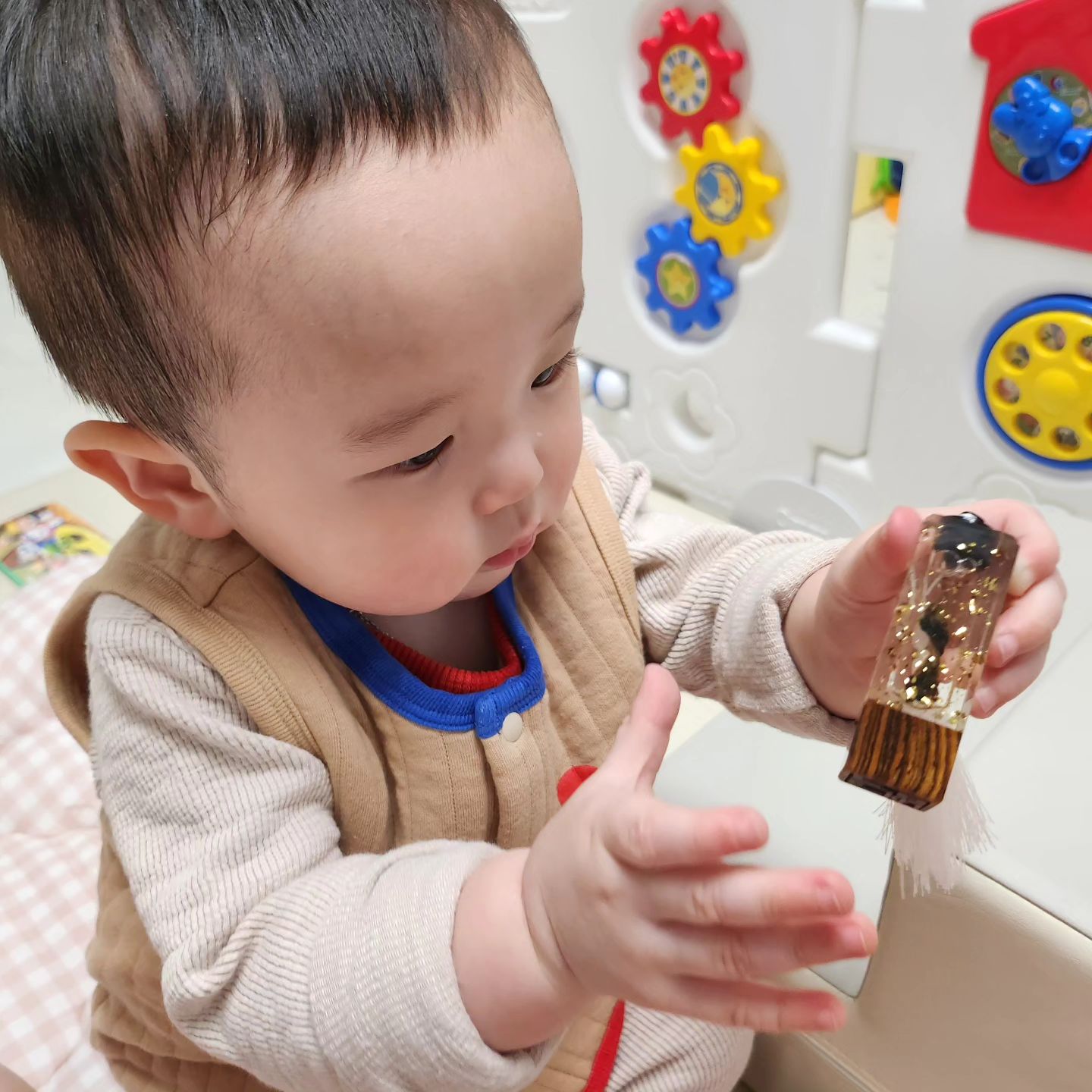 #협찬 #광고 #탯줄도장 #DIY탯줄도장 #새김통탯줄도장 #아기도장 #탯줄보관방법 #백일선물 #아기탯줄도장 #인감도장 #탯줄보관법 #탯줄도장제작 #탯줄도장선물 #탯줄도장만들기

태어난지 1년이 지났는데 드디어 도장 만들었다 탯줄 보관한다고 액자만들고 방치 되어있던 탯줄로
의미있게 엄마랑 아빠랑 같이 셀프로 탯줄도장 만들어줌>< 
원목과 크리스탈레진에 황금펄까지
더욱 고급스러운 도장으로 완성
첫도장 만든 기념으로 통장까지 완벽하다🤗 의미있게 엄마랑 아빠가 셀프로 탯줄도장 만들어줍시다

https://smartstore.naver.com/sekimtong/products/338782656