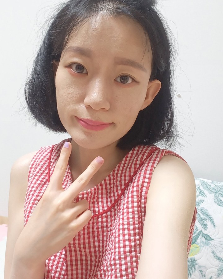 240615(토) 

#집에서찍은 
#나의사진 
#이래보여도 
#메이크업 
#한거임 
#ㅠㅠ 
#요즘 
#활동이 
#왜이리 
#안구해진다냐?!

#30대의일상 은
#오늘도 
#내일도
#매일매일이 
#고달프다