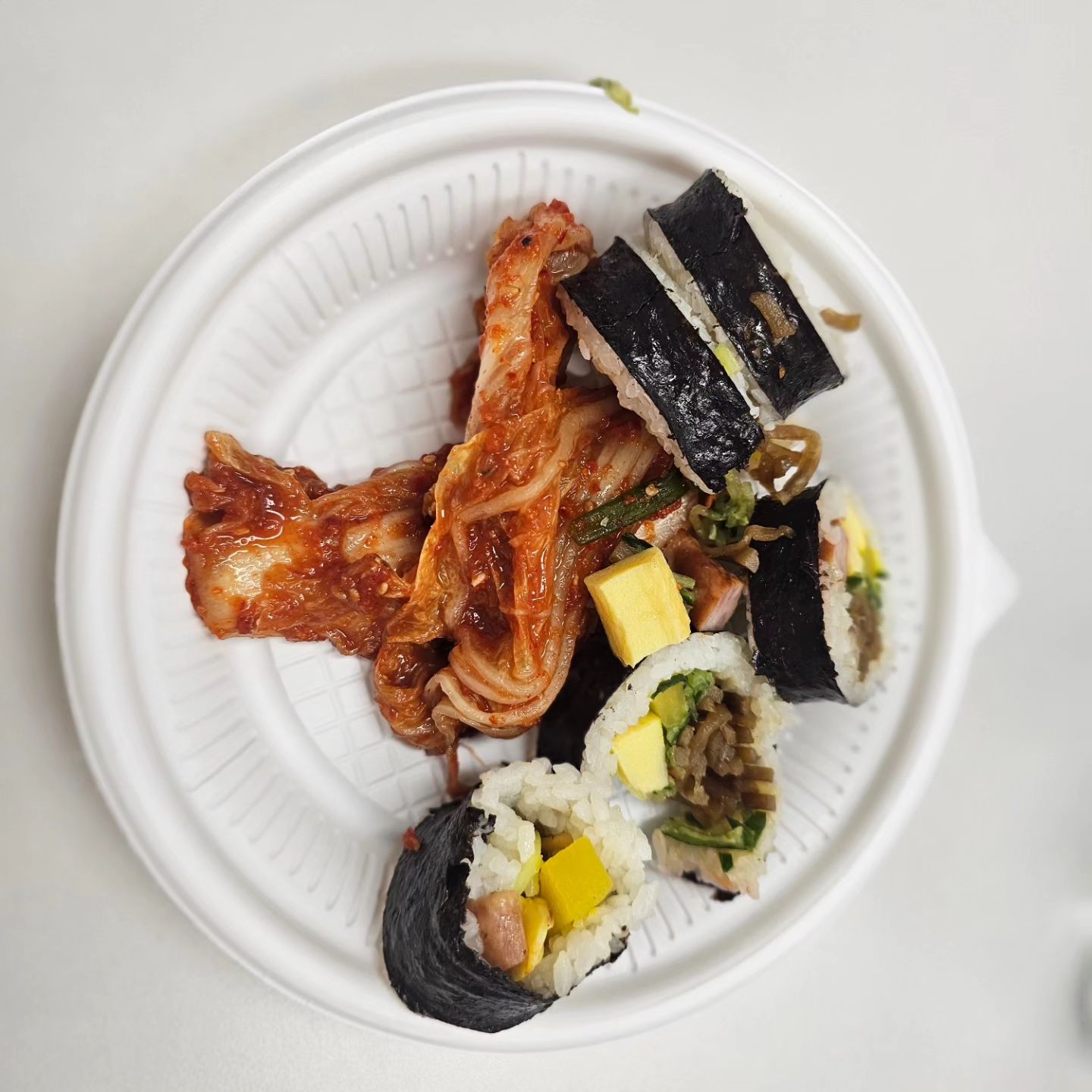 난 왜 아픈게 나아가니 입맛도 사라지는가..

김밥한줄로 하루 두끼 ...

한줄 다 머꼬픔..

#점심시간 #입맛없음 #일상스타그램 #직장인스타그램 #일상기록 #점심메뉴 #김밥반줄 #다이어트아님 #선팔맞팔환영