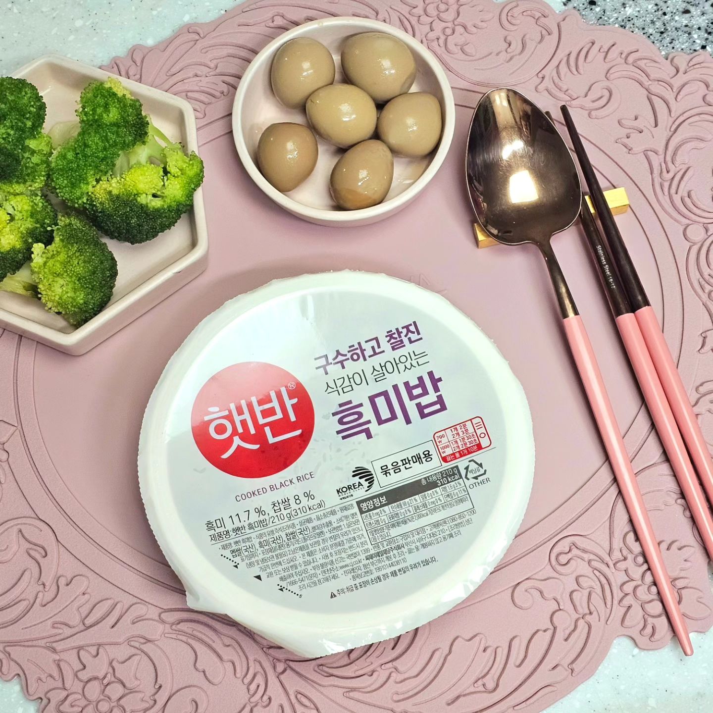 밥은 보통해먹지만, 귀찮을 때는 햇반 잡곡밥으로 먹으면 뎡말 맛있죠요👍🏻
흑미,현미,잡곡밥 셋중에 취저는 흑미🖤🙆🏻‍♀️

#햇반잡곡밥 #햇반 #잡곡밥 cjhetbahn