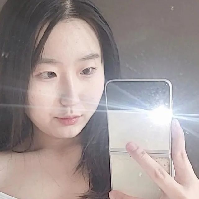 가은 on Instagram: "@marun5_official #광고 #협찬 _ 히트터치 슬림핏 딥 U넥 크롭 티셔츠 (화이트) . 기본티로 입가좋고 레이어드 해서도 입기 좋을거같아용 생각 외로 따뜻하고 츠운 겨울에 아주 유