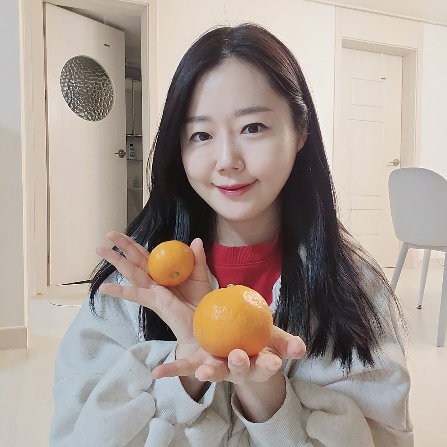 🍊 제주 서귀포 감귤 공구 오픈합니다 🍊
신선하고 맛나서 자신있게 준비했어요!!
겨울에는 감귤이 최고의 간식이잖아요ㅎㅎ
저도 요즘 계속 귤만 먹고 있어요🤤

✨ 왜 우영팟 감귤인가요?
✔️ 저농약 못난이 감귤: 겉모습은 못생겼지만 맛은 보장!
✔️ 알맹이가 꿀당도: 새콤달콤한 완벽한 균형과 과즙 가득한 과육.
✔️ 황금향 25~35과 내외로 가득!
✔️ 산지 직송: 서귀포 농장에서 주문 즉시 출하 🚀
✔️ 철저한 선별 과정: 손으로 직접 선별합니다✌️

📣 구매 전 참고하세요!
• 감귤의 특성상 상처난 일부 과일이 있을 수 있습니다.
• 서늘한 곳에 보관하시고, 냉장 보관 시 더욱 신선하게 즐길 수 있습니다.

올겨울, 가족들과 함께 새콤달콤한 감귤로 행복한 시간을 보내세요! 

주문은 프로필 링크에서 간편하게 🛍
12.14(토) 오전 10시 마감이니 서두르세요💕

#제주감귤 #귤공구 #귤공구중 #과일공구 #과일공구중  #감귤공구
