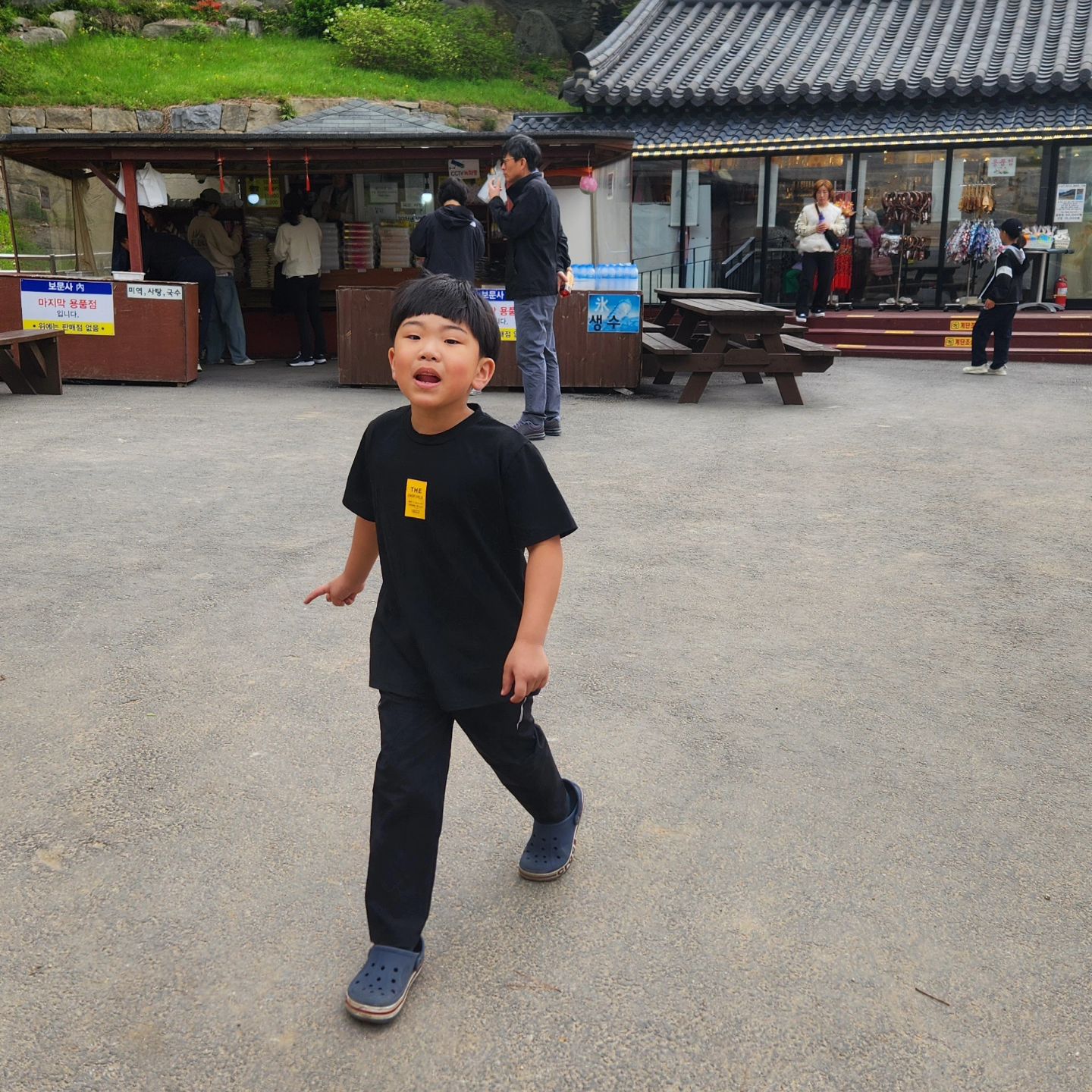 보문사
아이들이 올라가다 뿔났다
도대체 힘든곳을 왜 온거냐면서~~
엄마도 이렇게 힘든걸 까먹고 있었어
쏘리♡