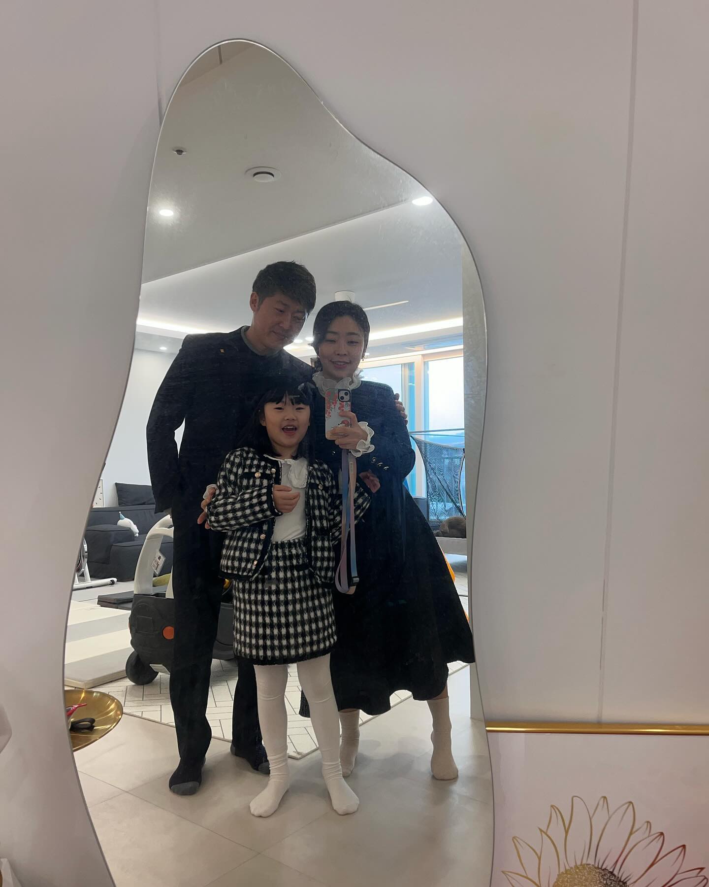 결혼식장 다녀온날🤟
(거울 좀 닦자😀)